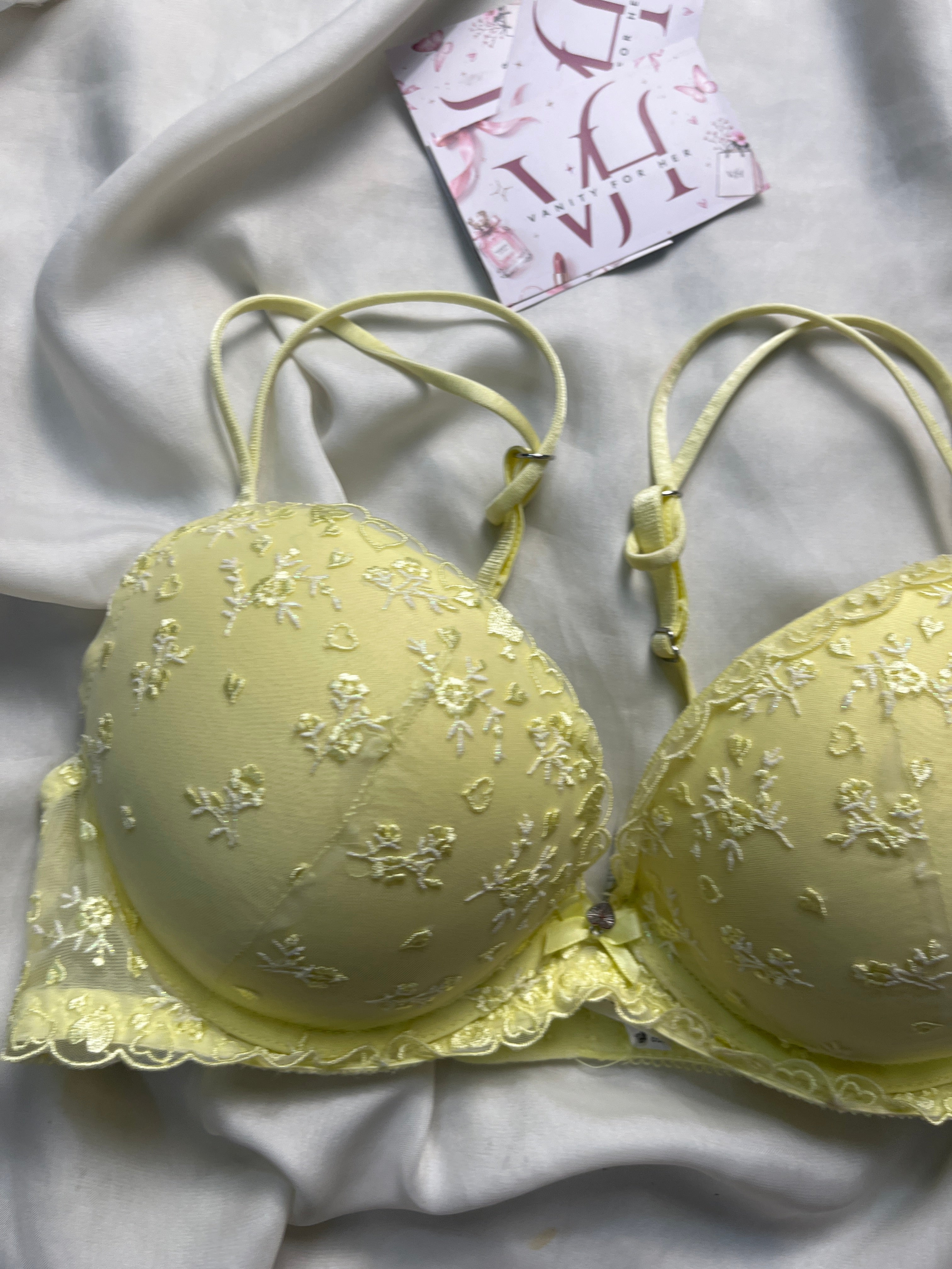 BOMBSHELL 34C embroidered bra