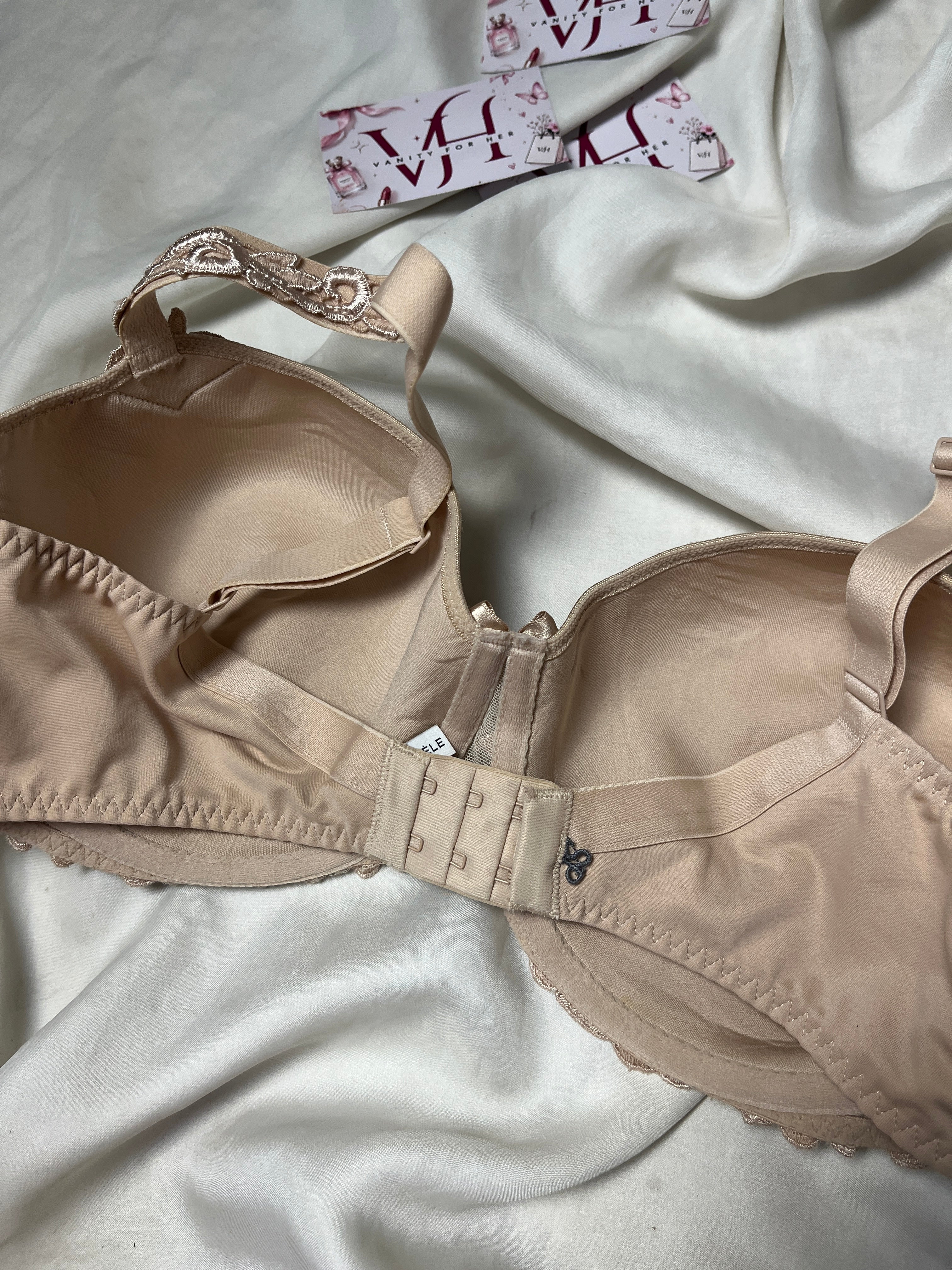 Simone tshirt bra size : 36F