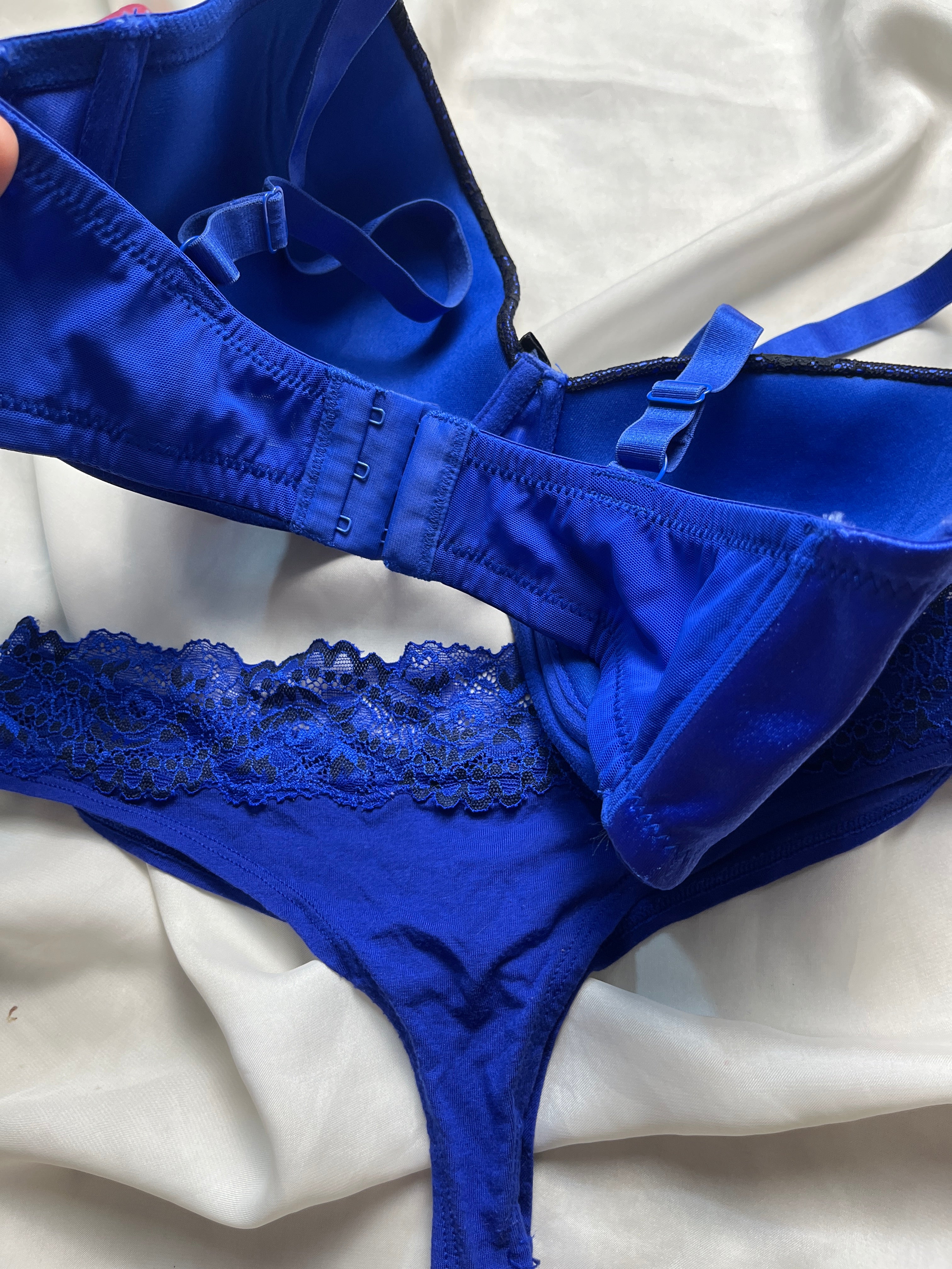 Lasenz Non padded tshirt 32D bra with thong