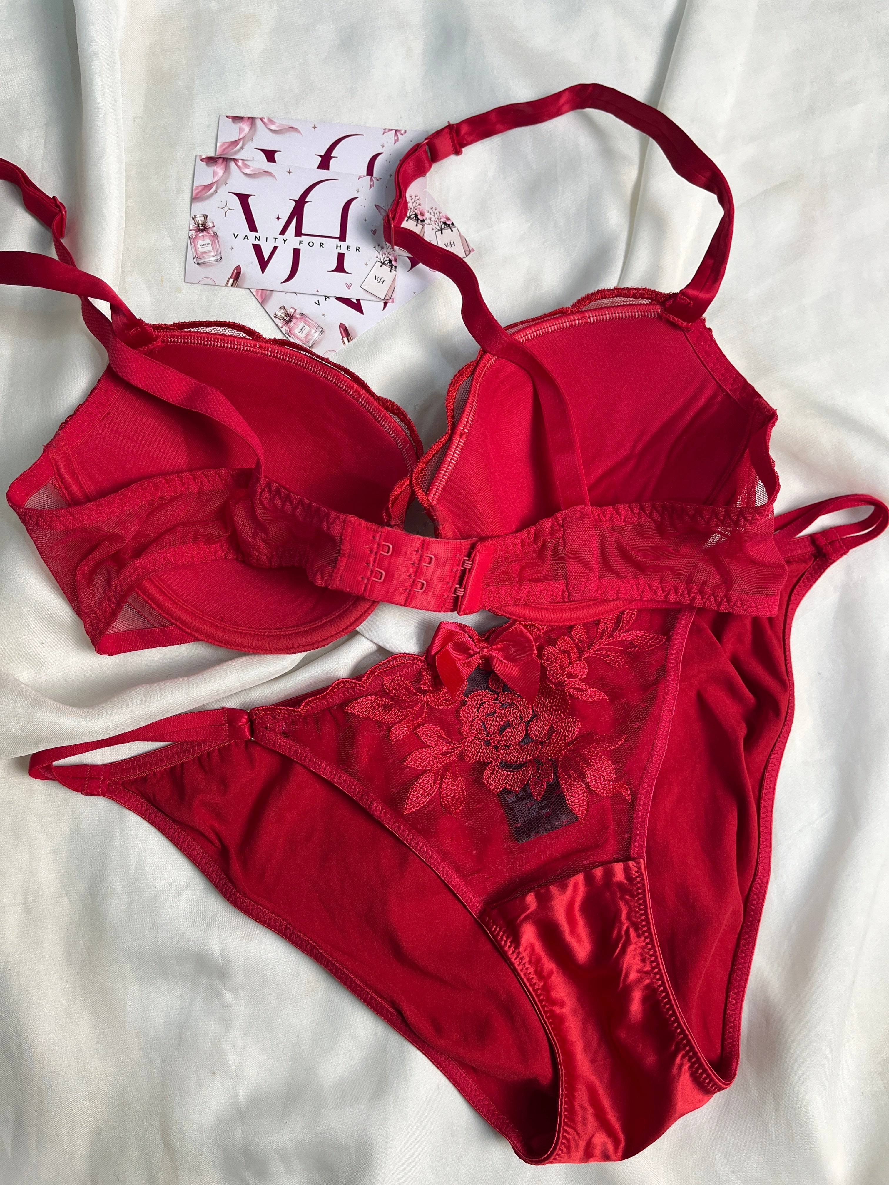 tshirt bra size : 34B with small to medium thong
