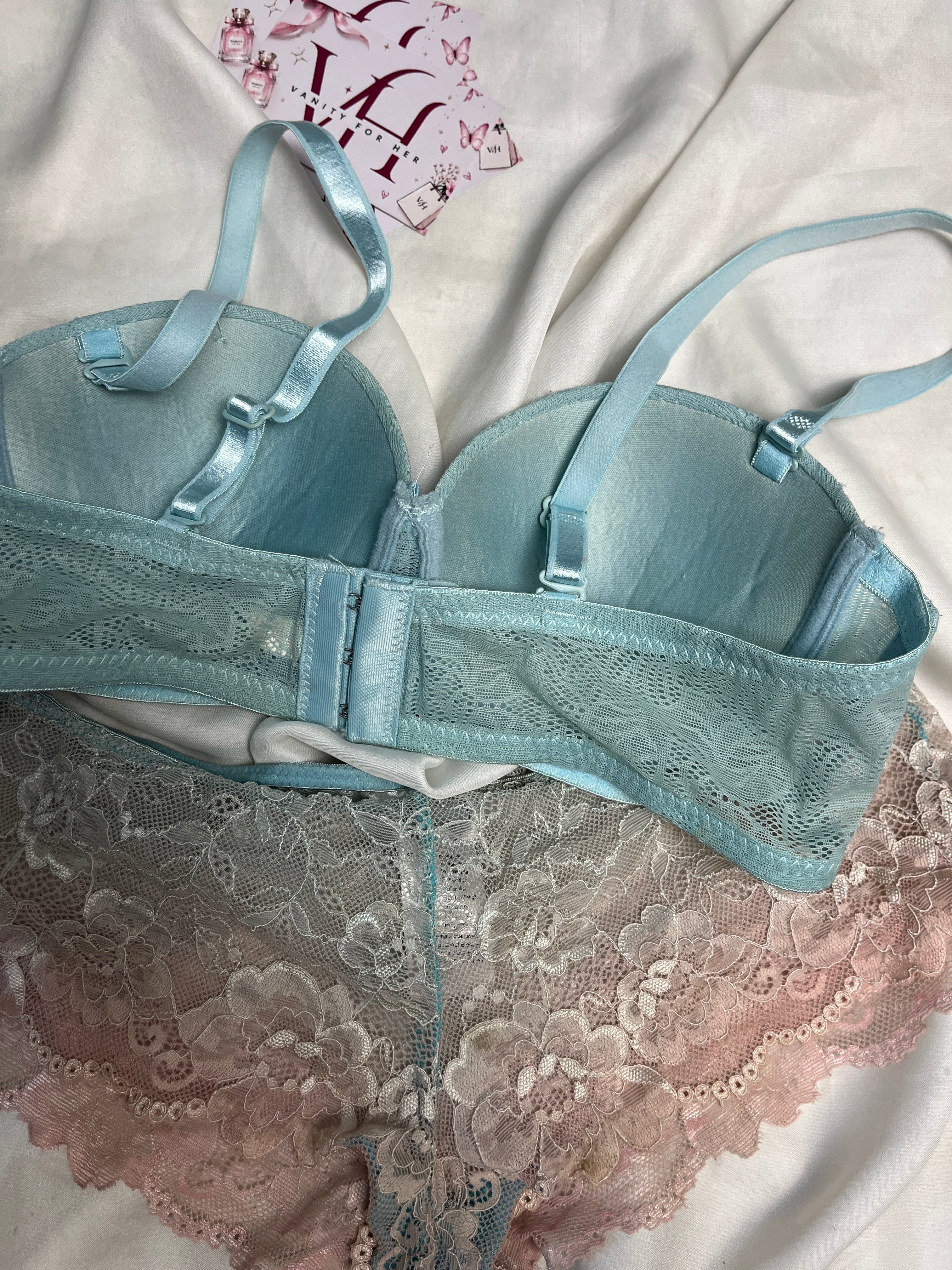 Cute floral pair size : 34B with medium panty