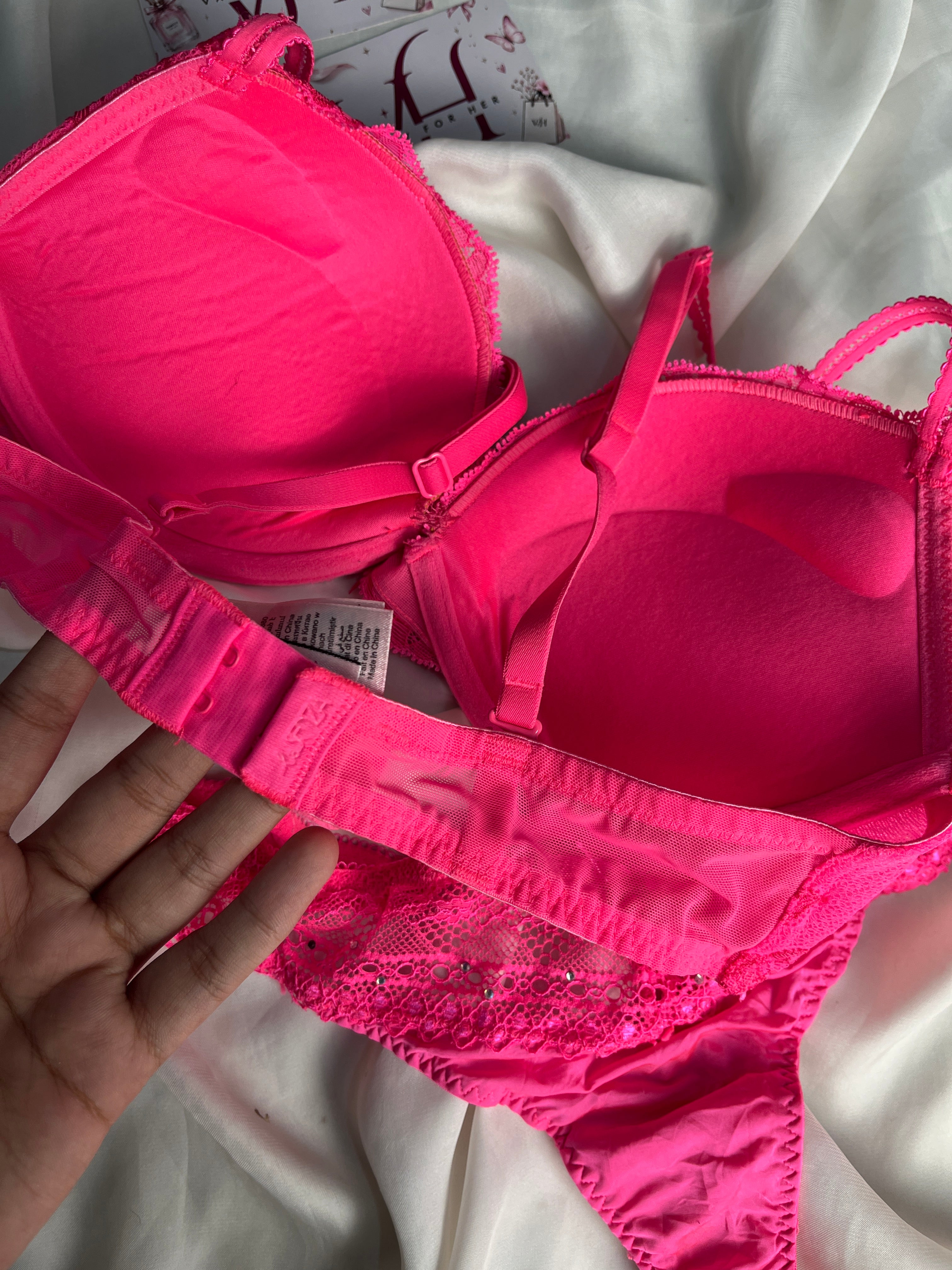 Lasenza pushup pair size : 34B
