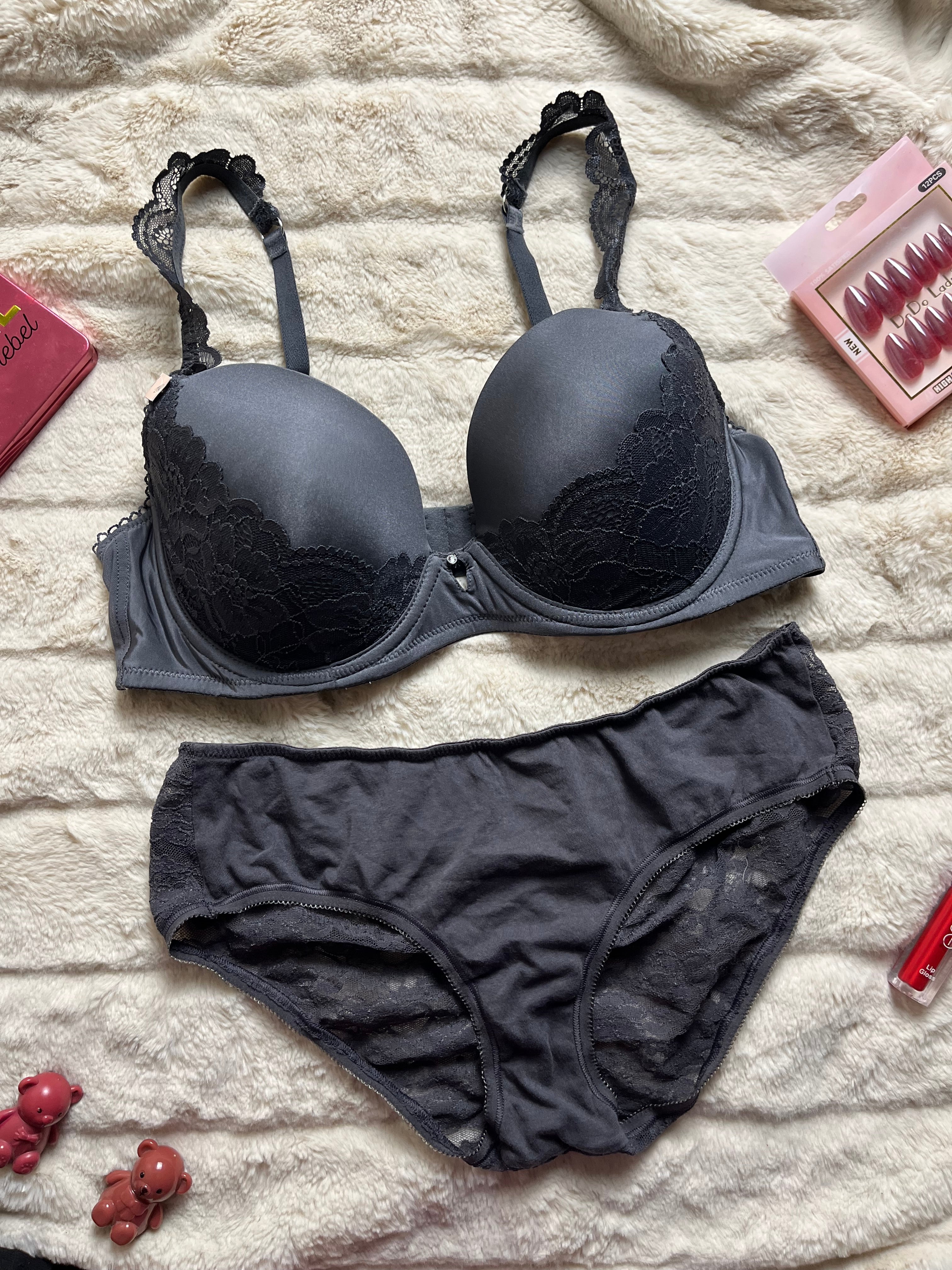 La ven Rose padded 38C bra with Victoria secret large Panty