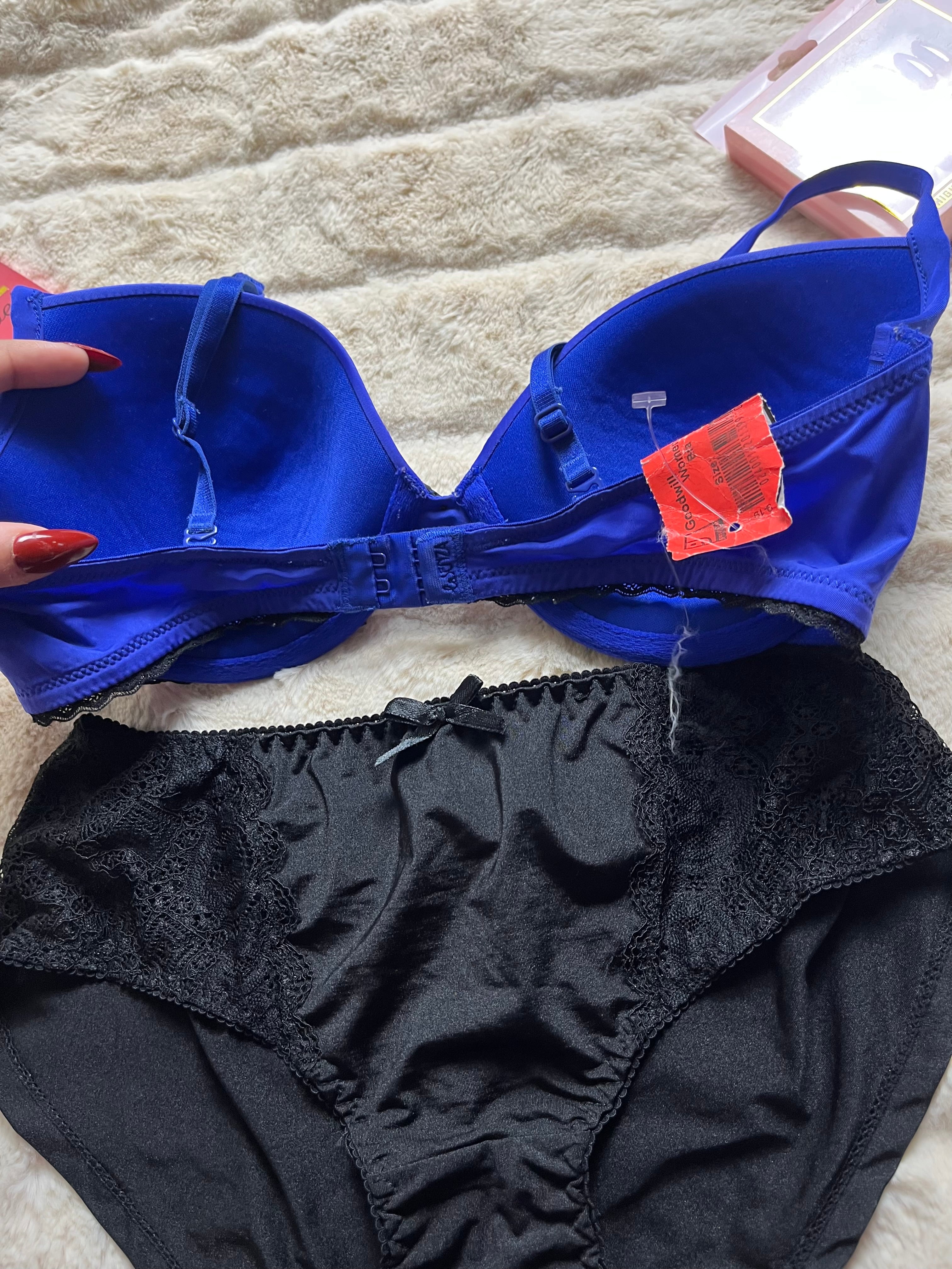 Lasenza tshirt fancy bra with net panty size : 32D
