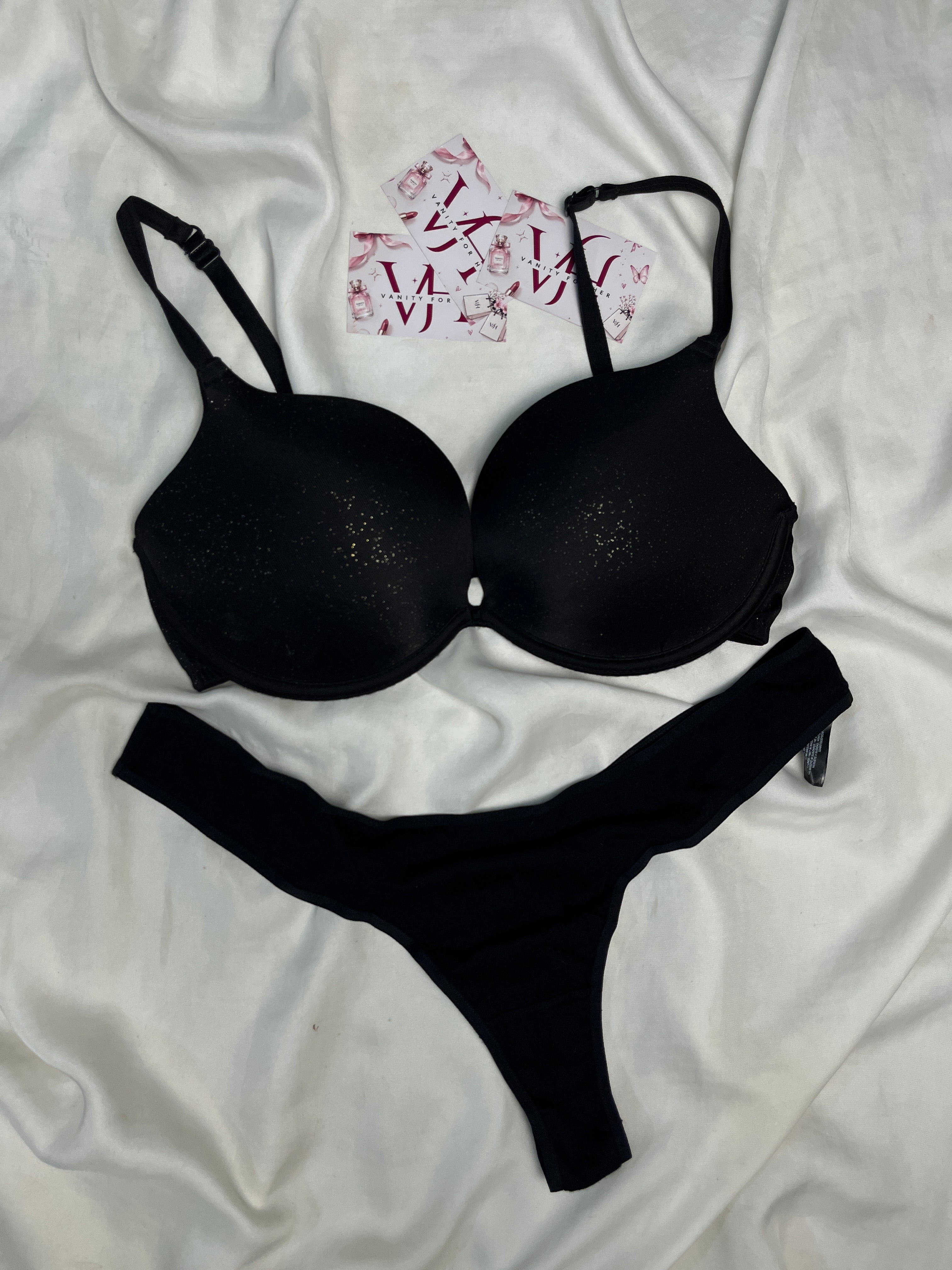 Bombshell pair size : 36C with xl thong