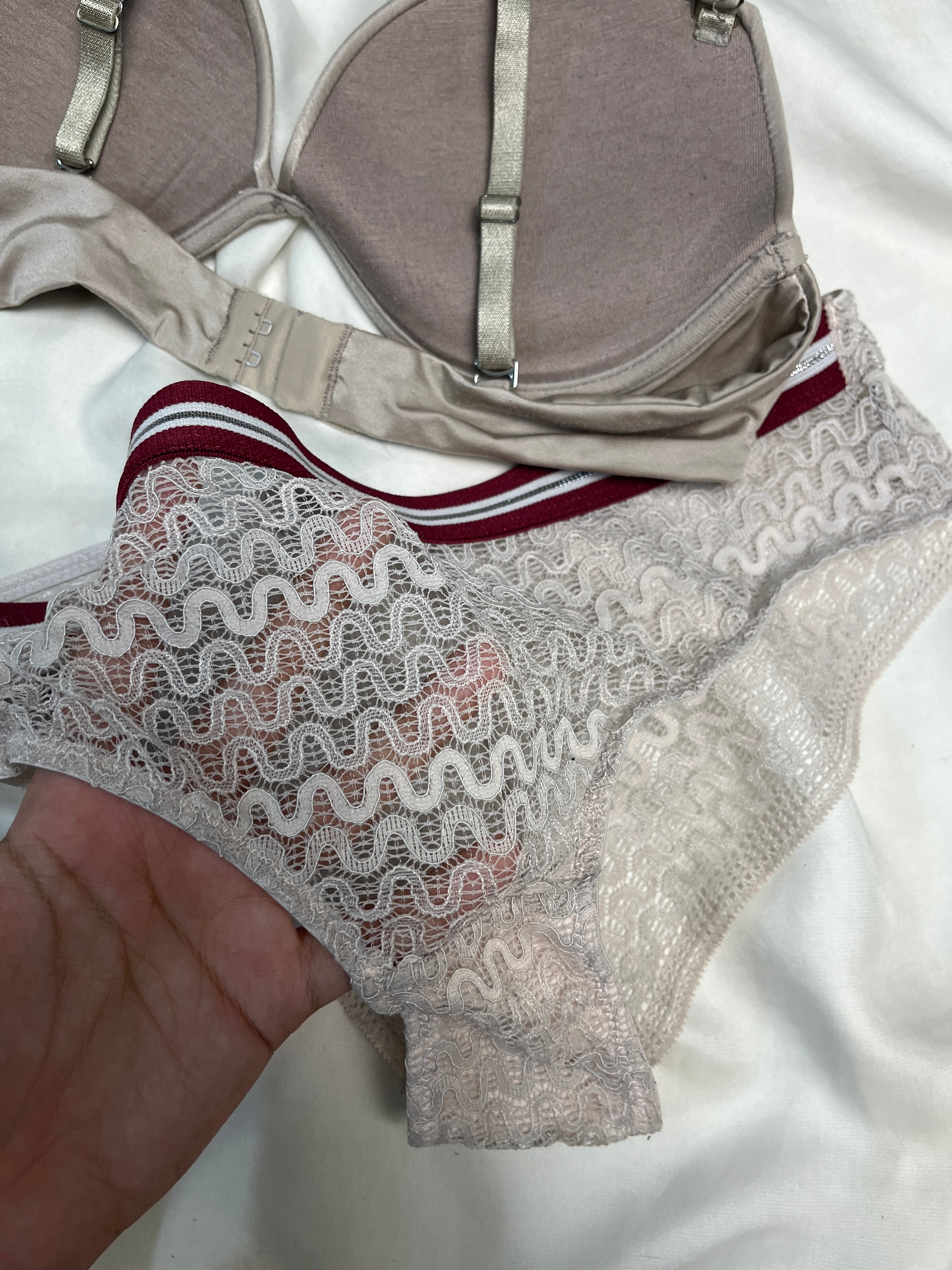 Victoria secret bra with see through thong size : 36C with large panty