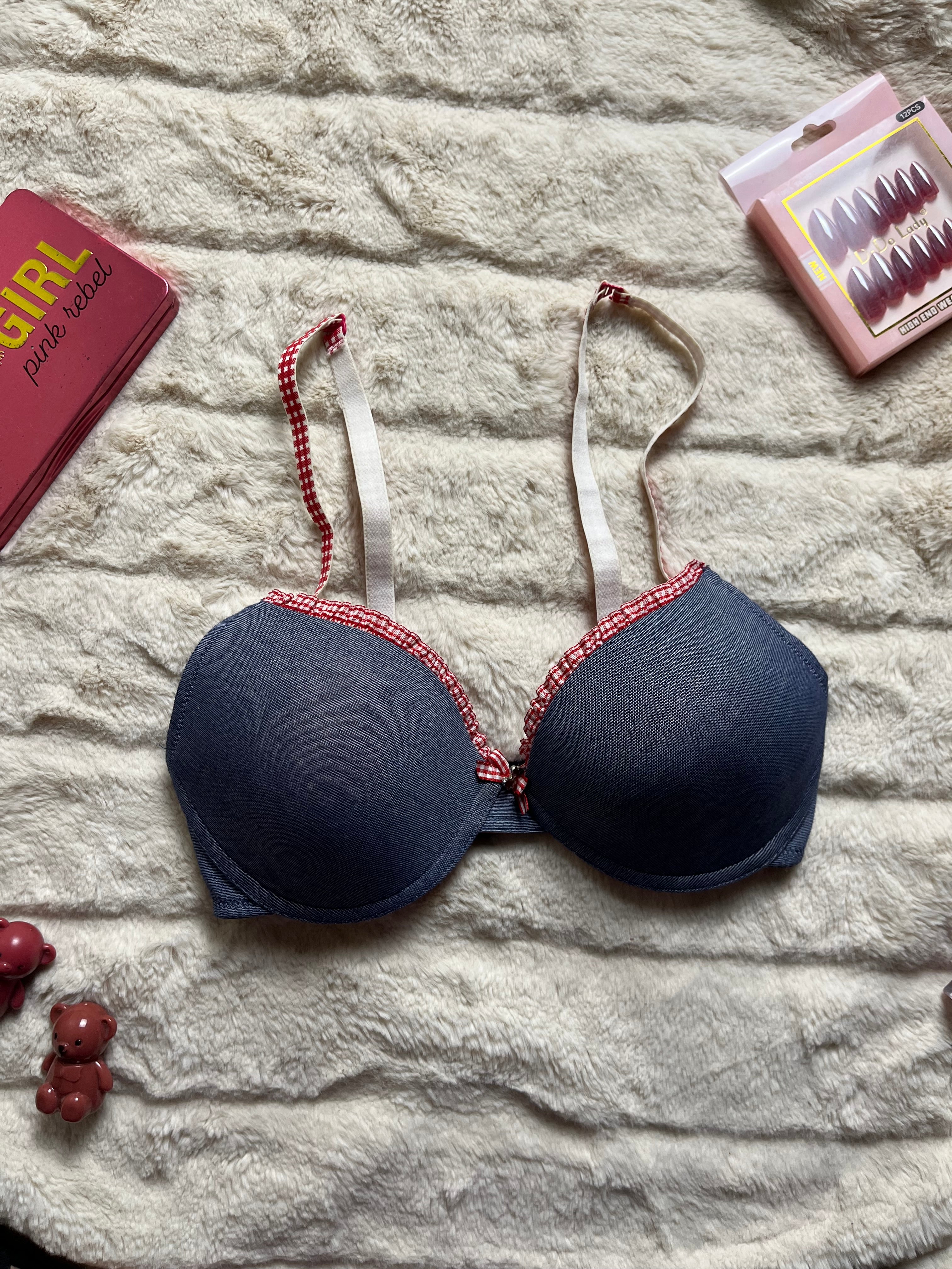 Chic tshirt 30C/32B bra