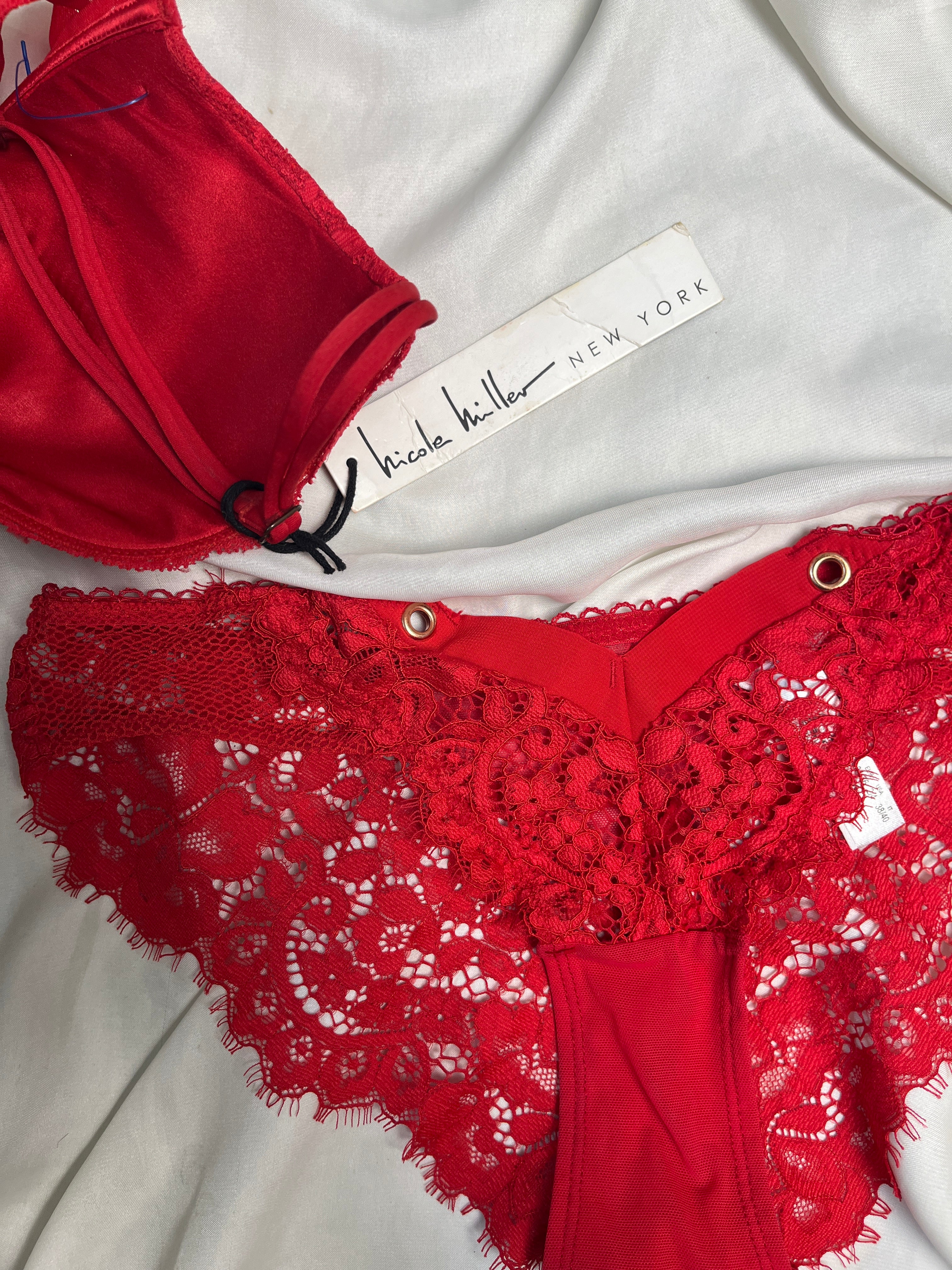 Pushup tagged bra size : 32D with small panty