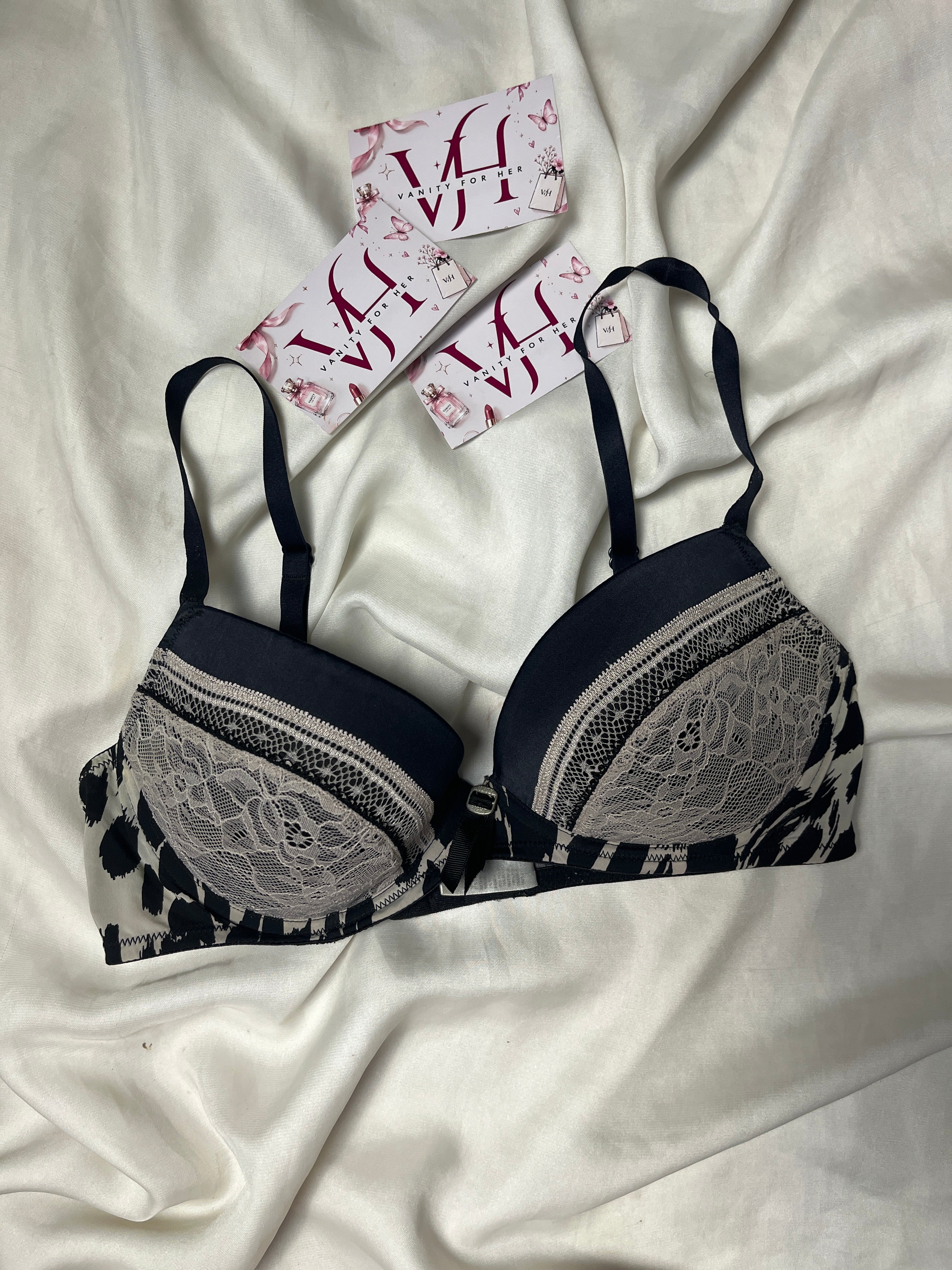 Triumph tshirt bra size : 34B