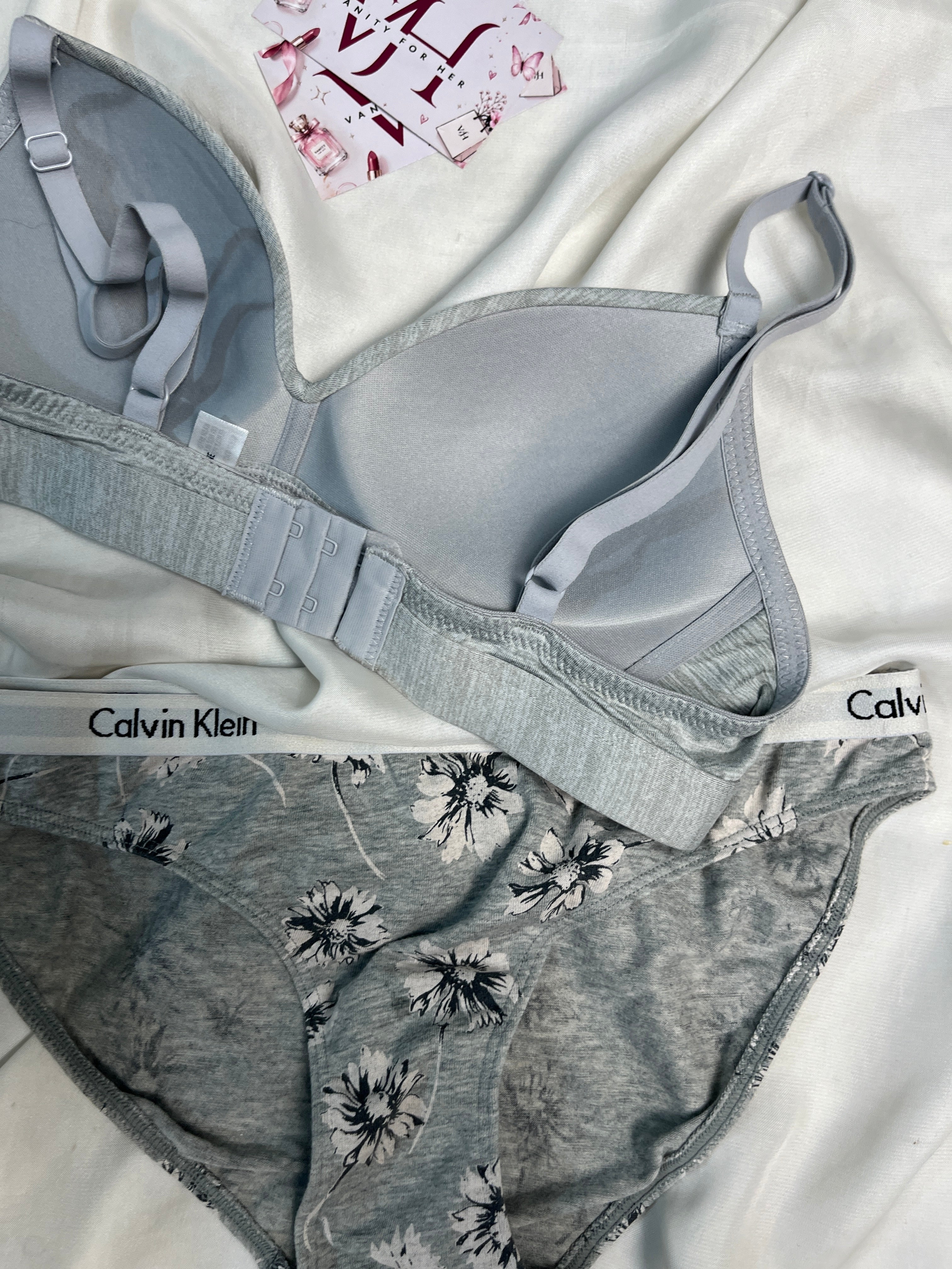 Anko wireless pair size : 32A/32B with small CK labelled panty
