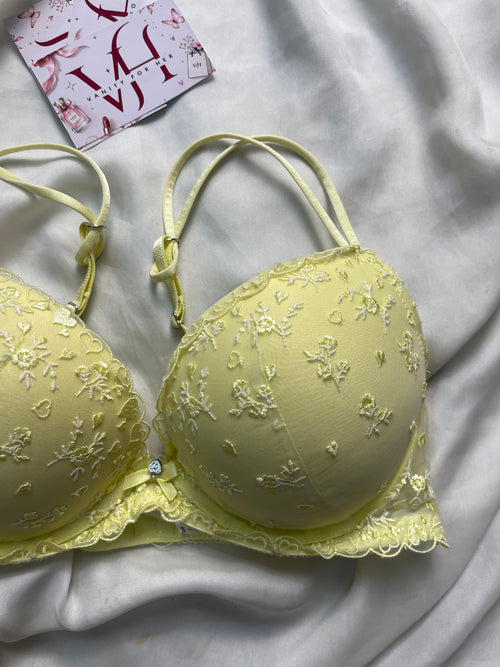 BOMBSHELL 34C embroidered bra
