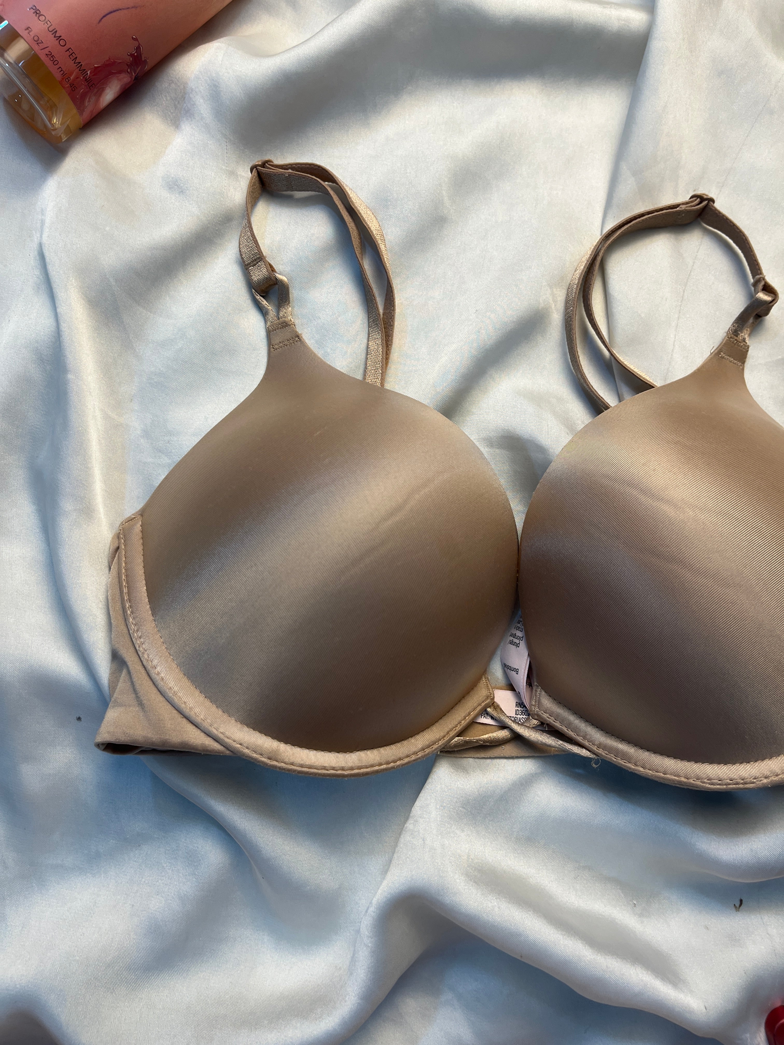 BOMBSHELL Victoria secret bra size : 32D/34C