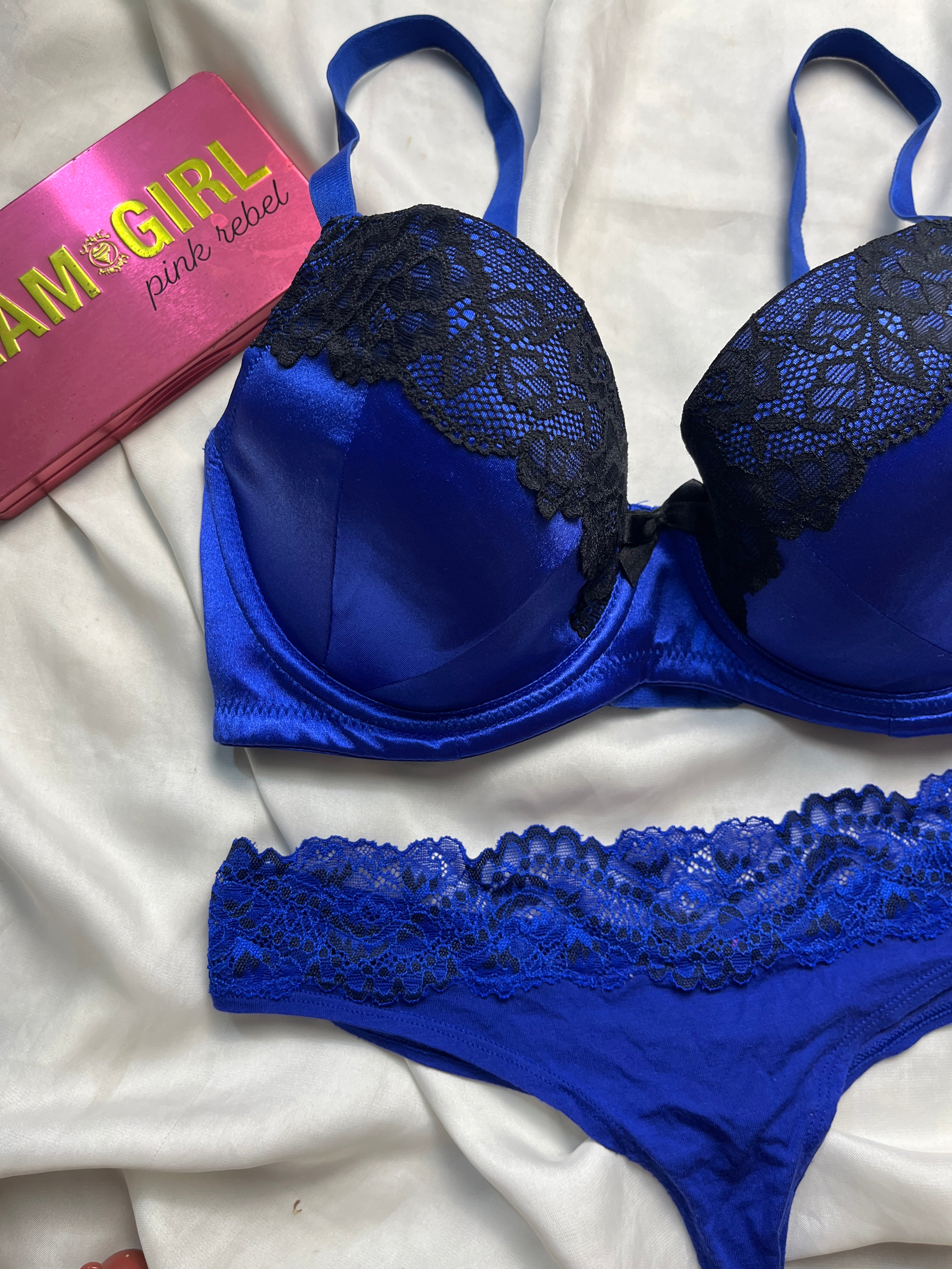 Lasenz Non padded tshirt 32D bra with thong