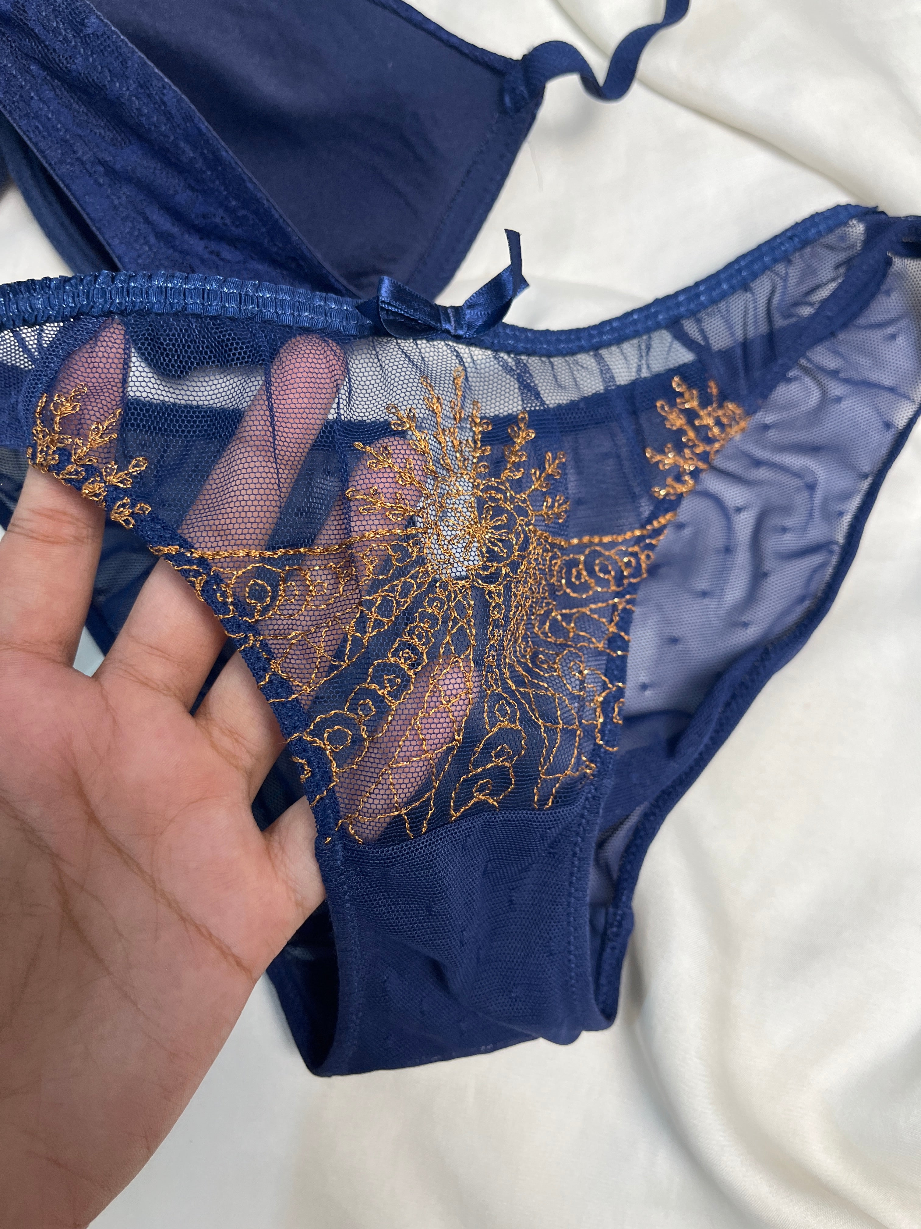Pushup pair size : 34B with embroidered see through panty