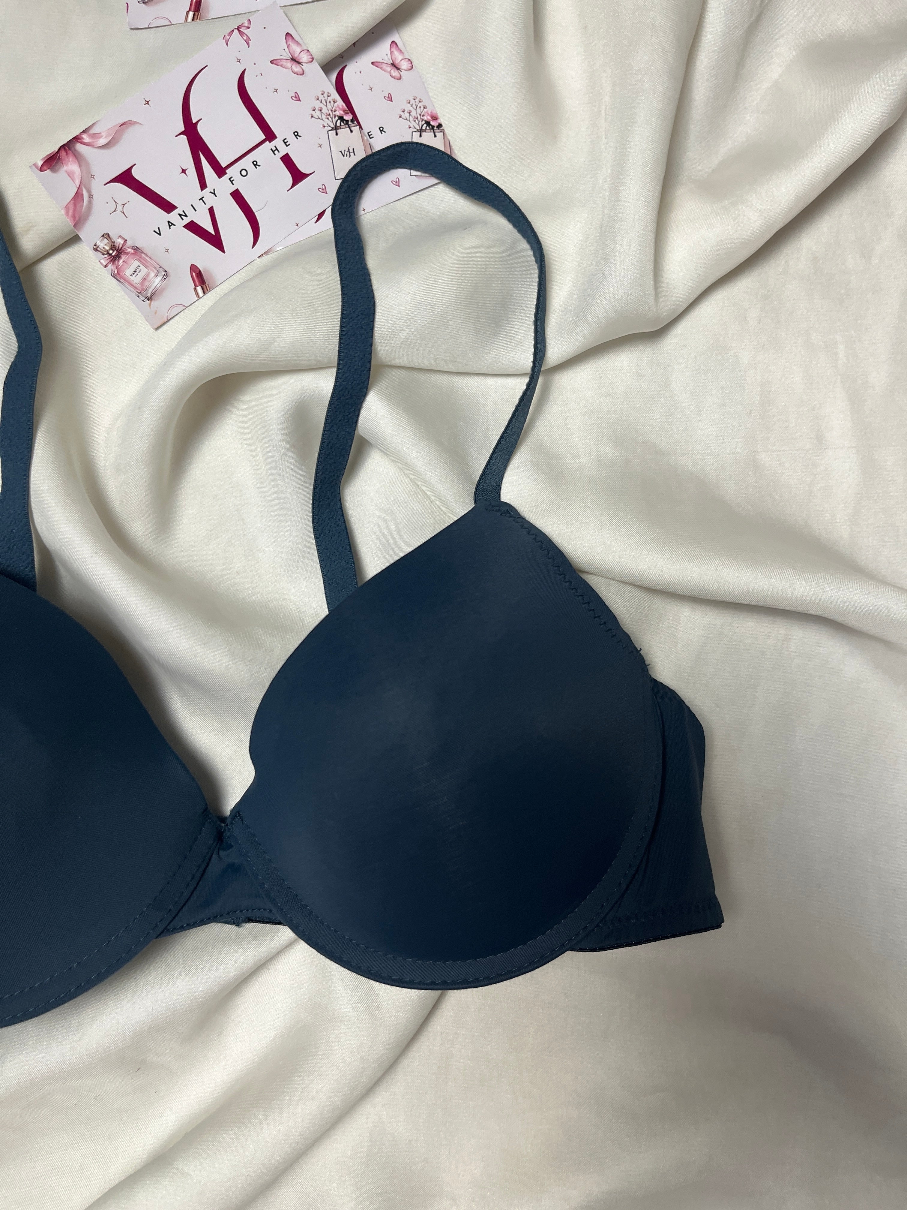 Tagged 36B Aqua color bra