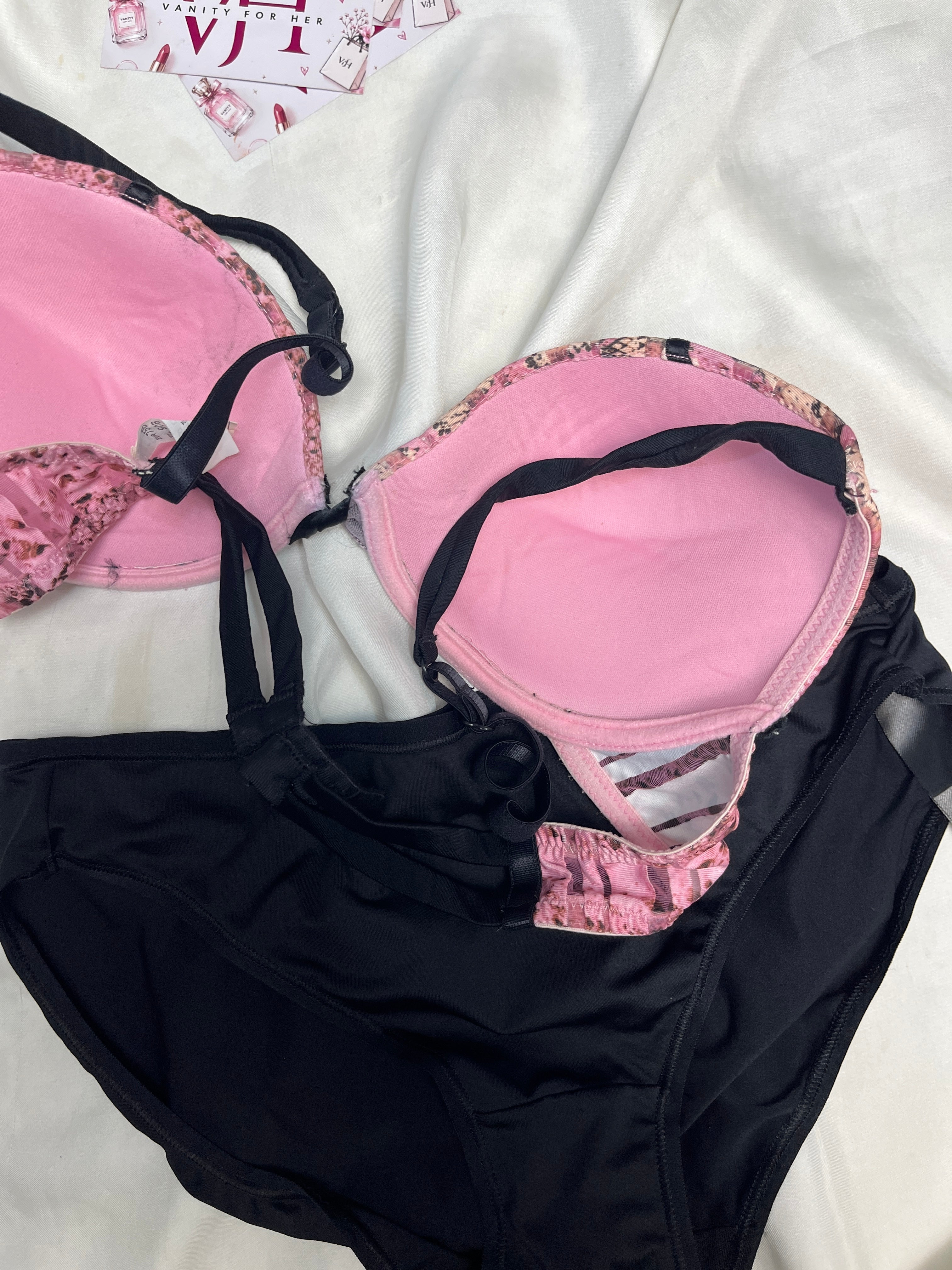 Tshirt bra pair size 34B with medium panty