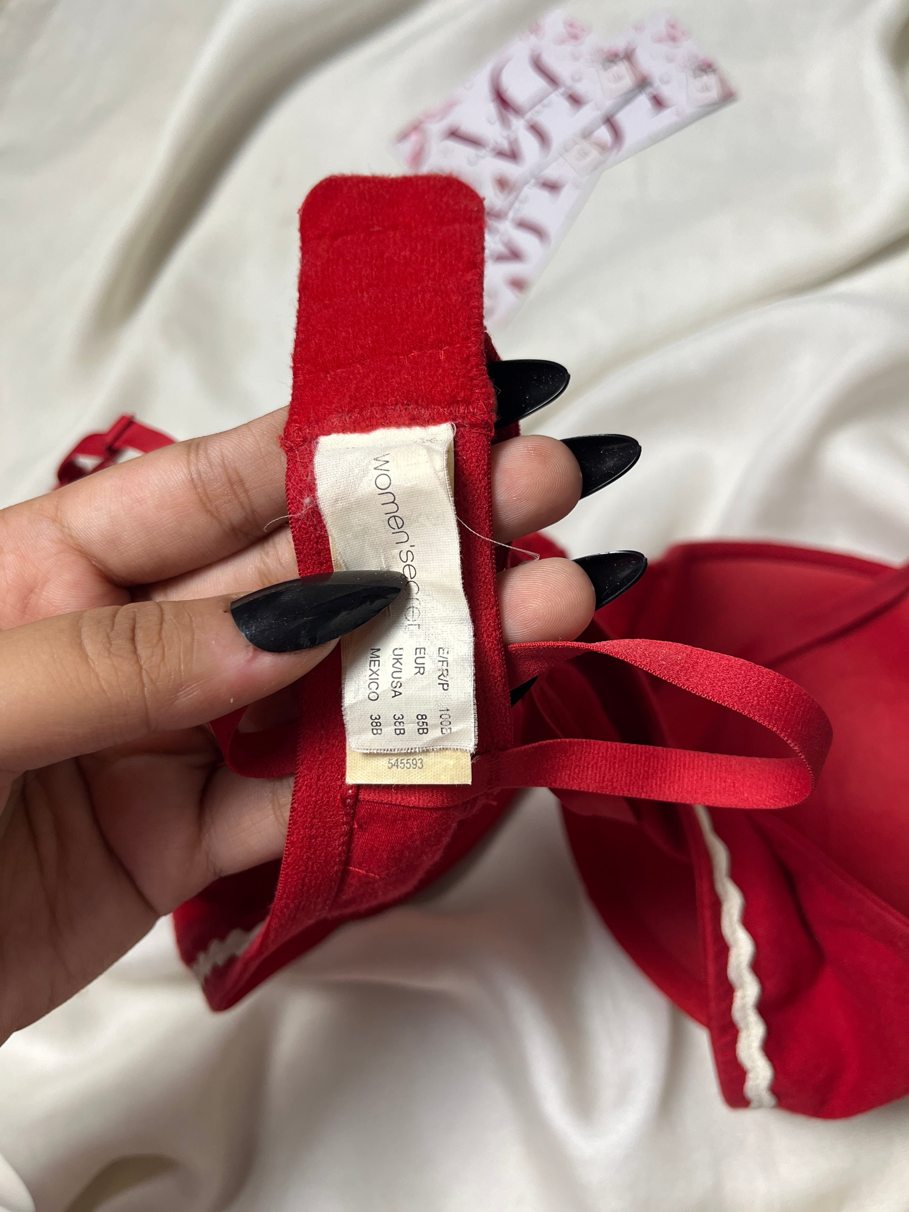 Womens secret tshirt 38B bra