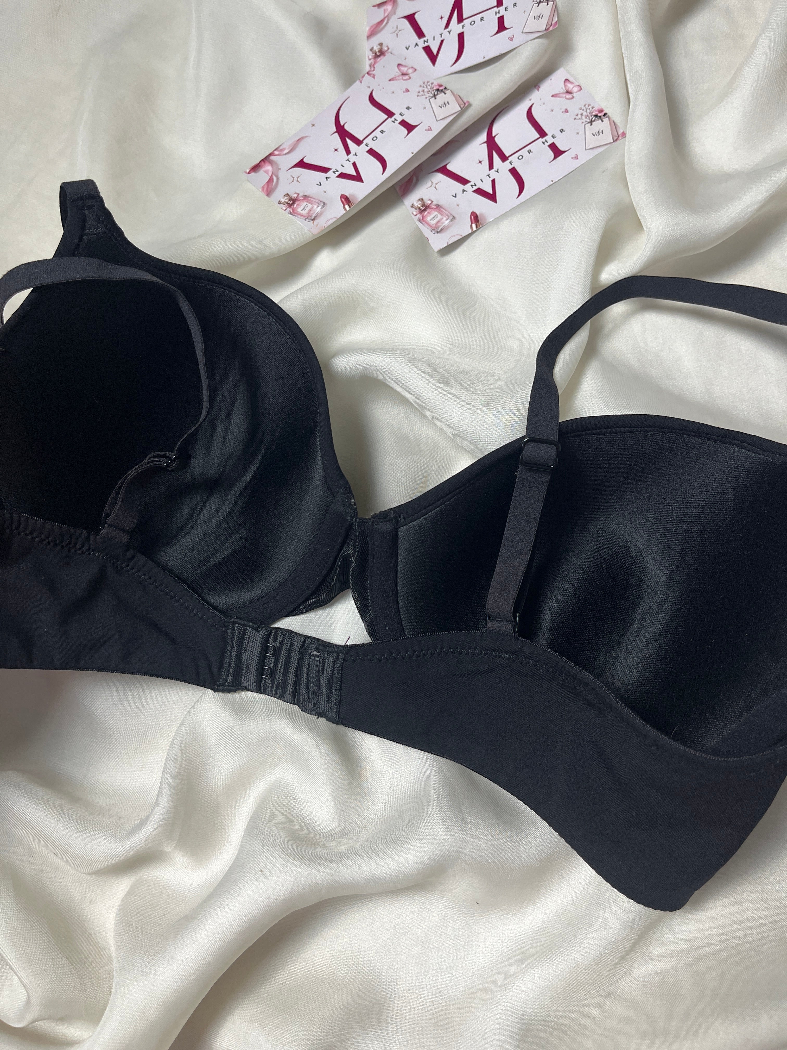 Bras & Things tshirt bra size : 32D