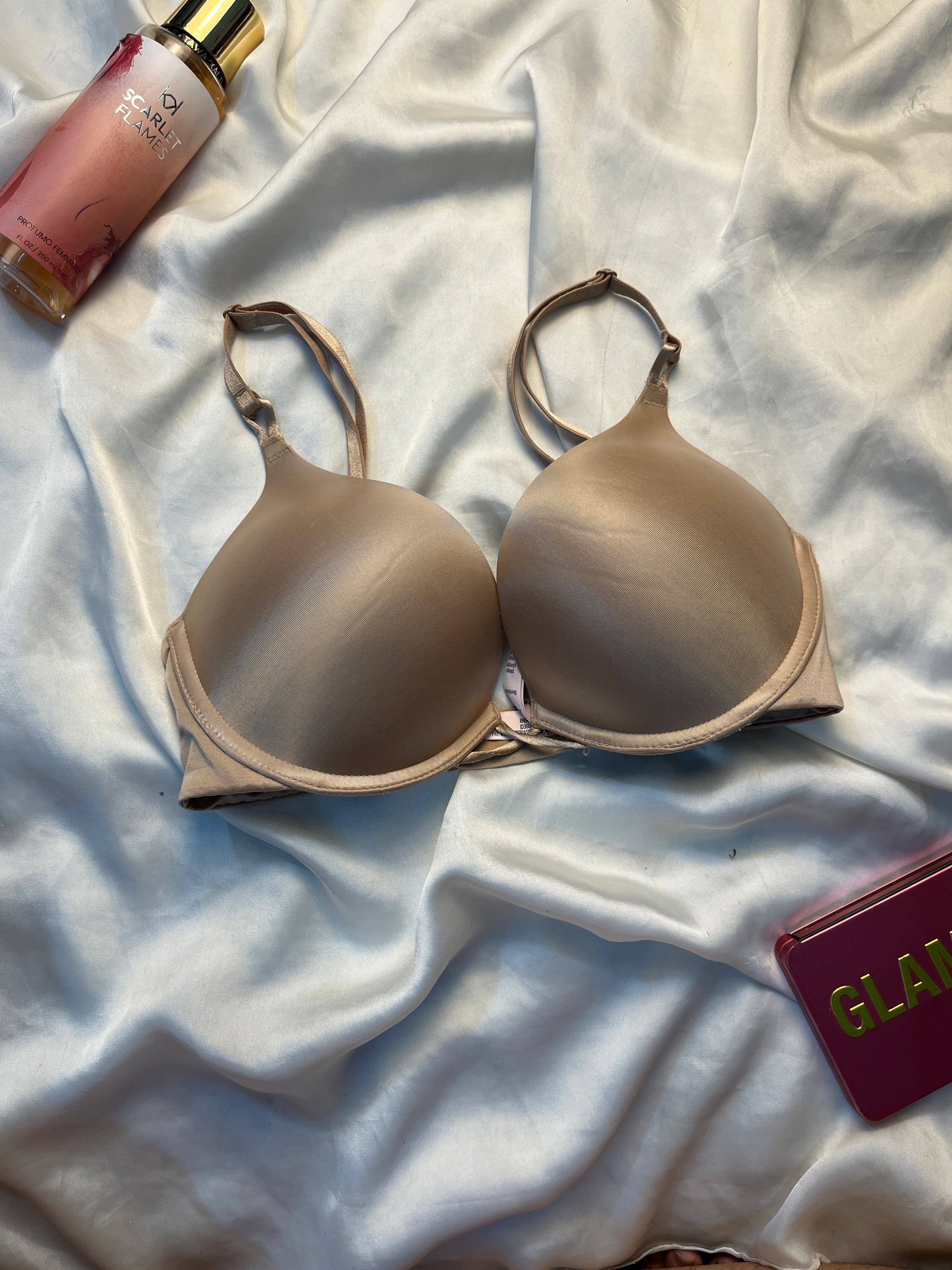 BOMBSHELL Victoria secret bra size : 32D/34C