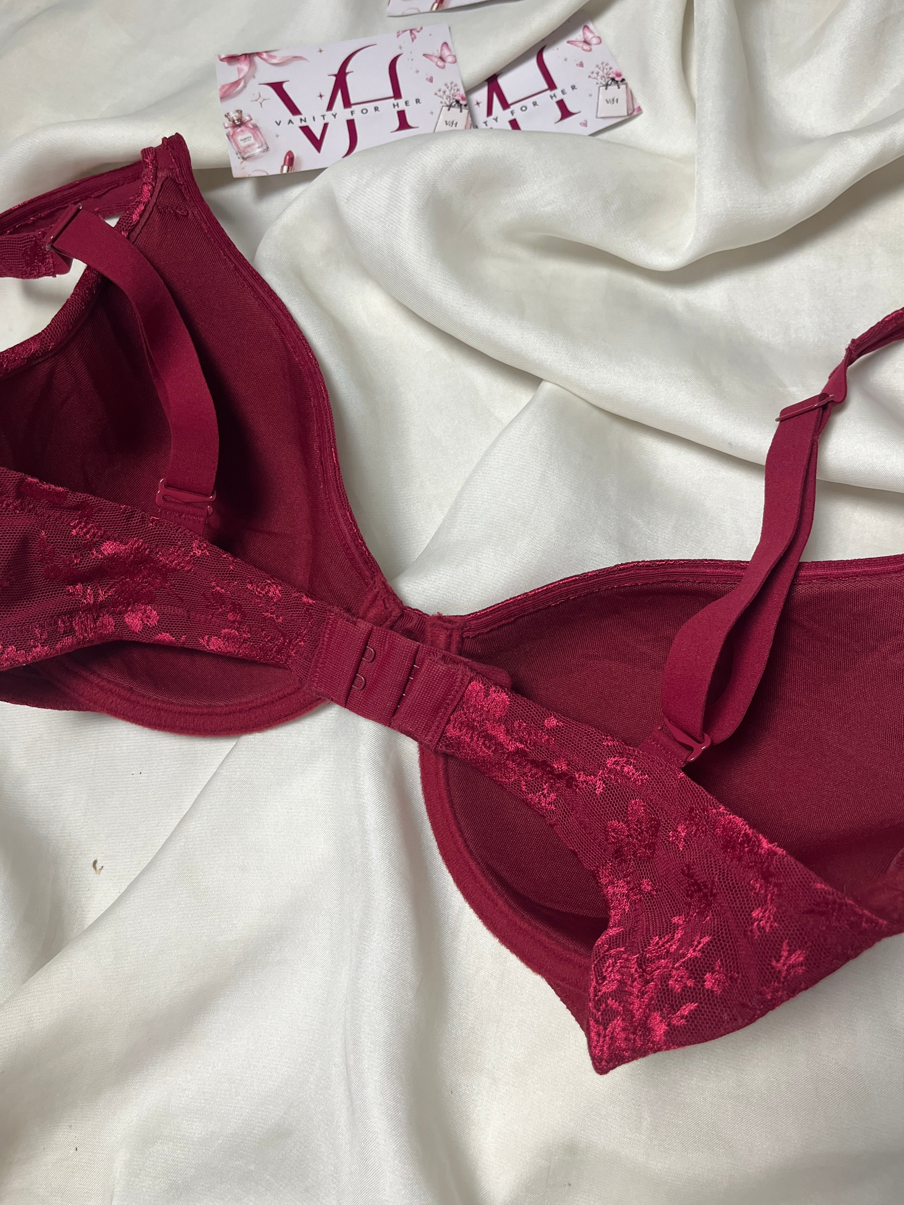 Triumph tshirt bra size : 34C