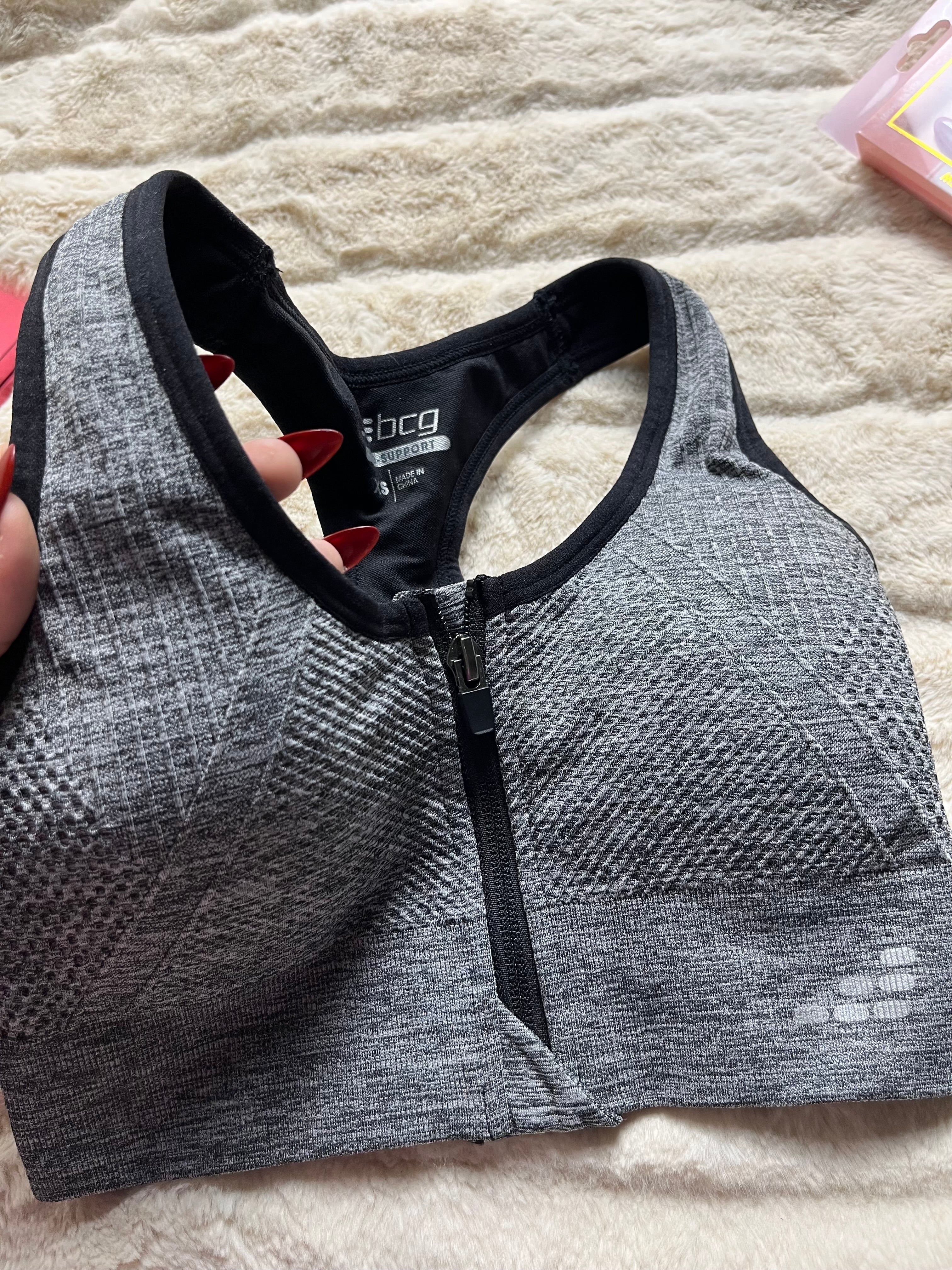 Victoria front open zip small sports bra