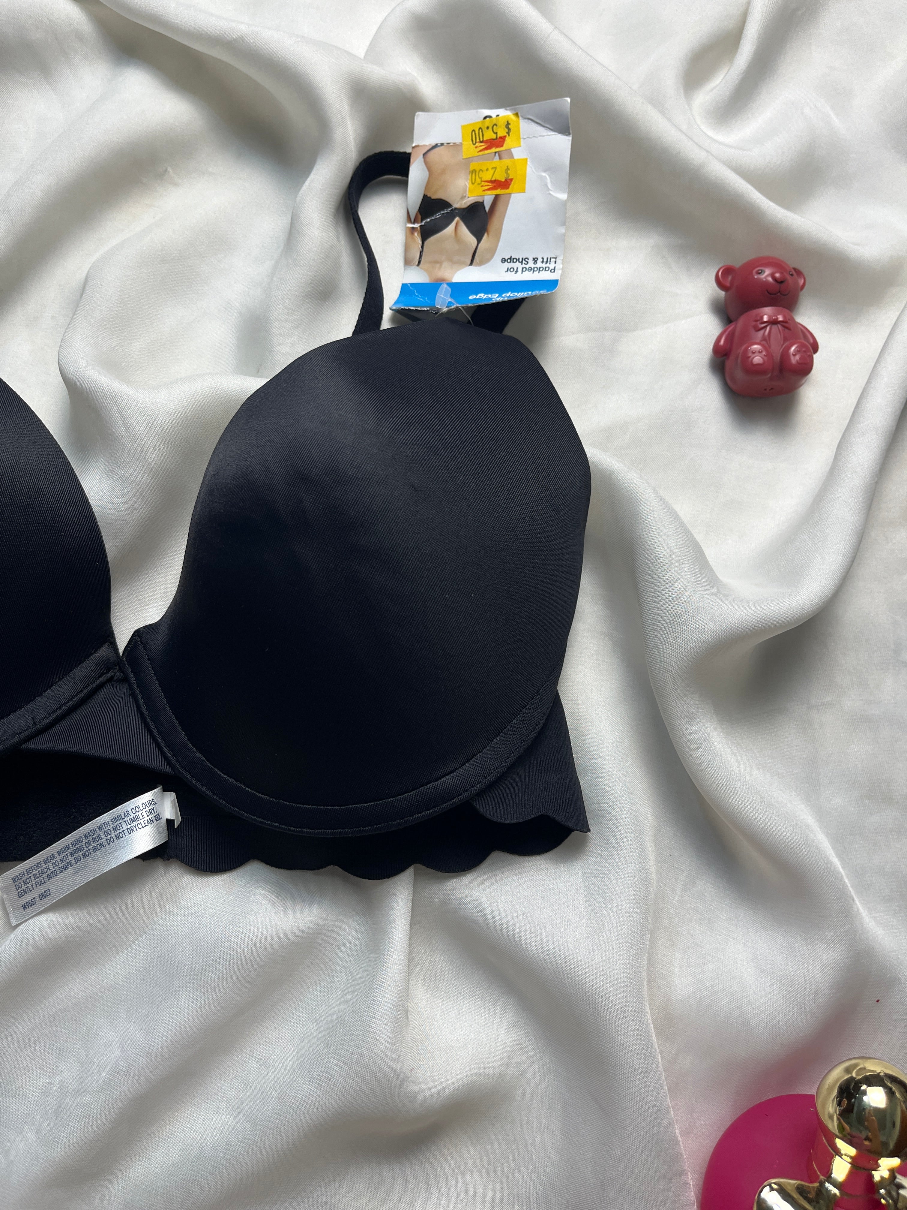 Tagged single padded Silk 32D/34C bra