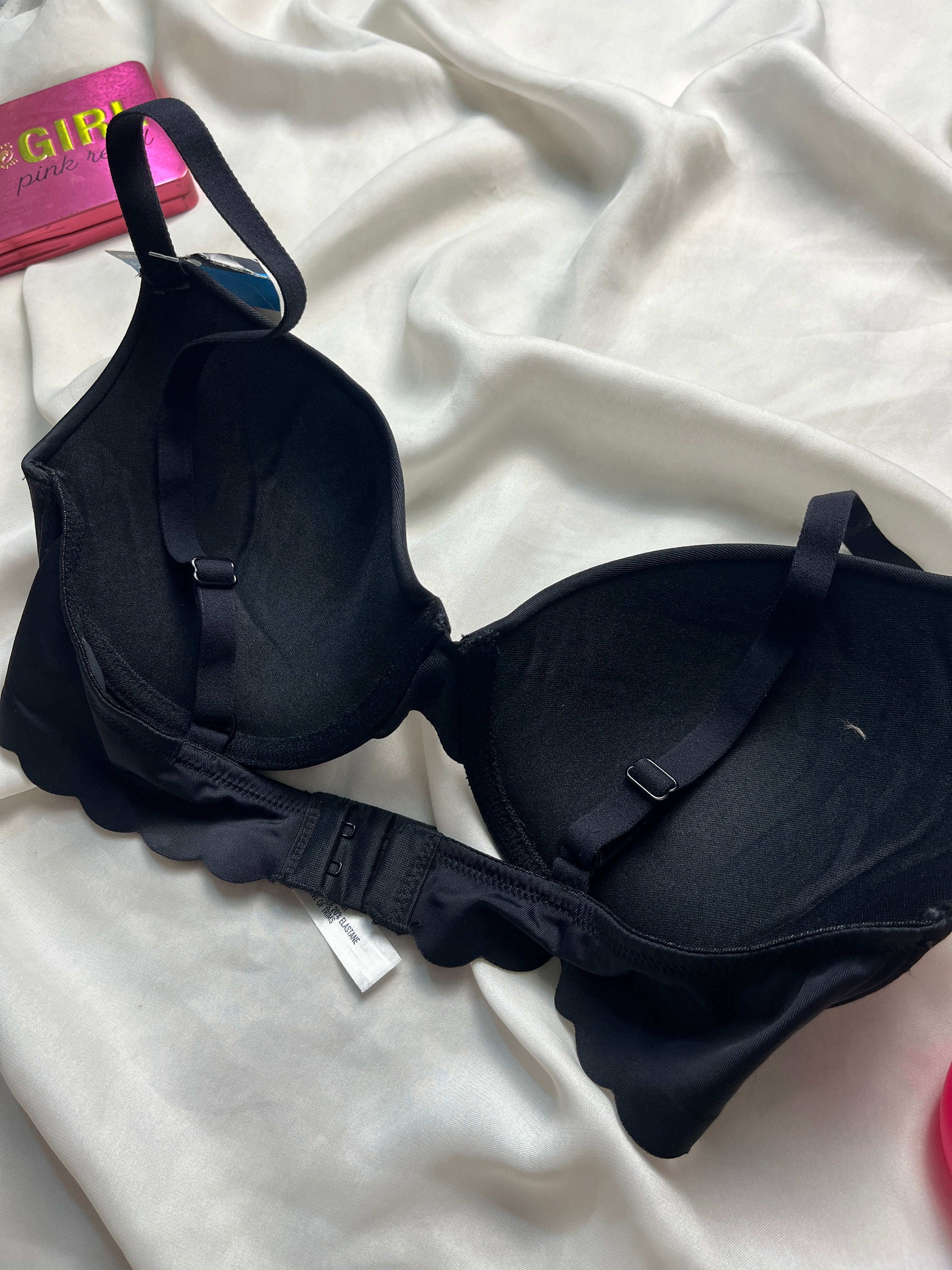 Tagged single padded Silk 32D/34C bra