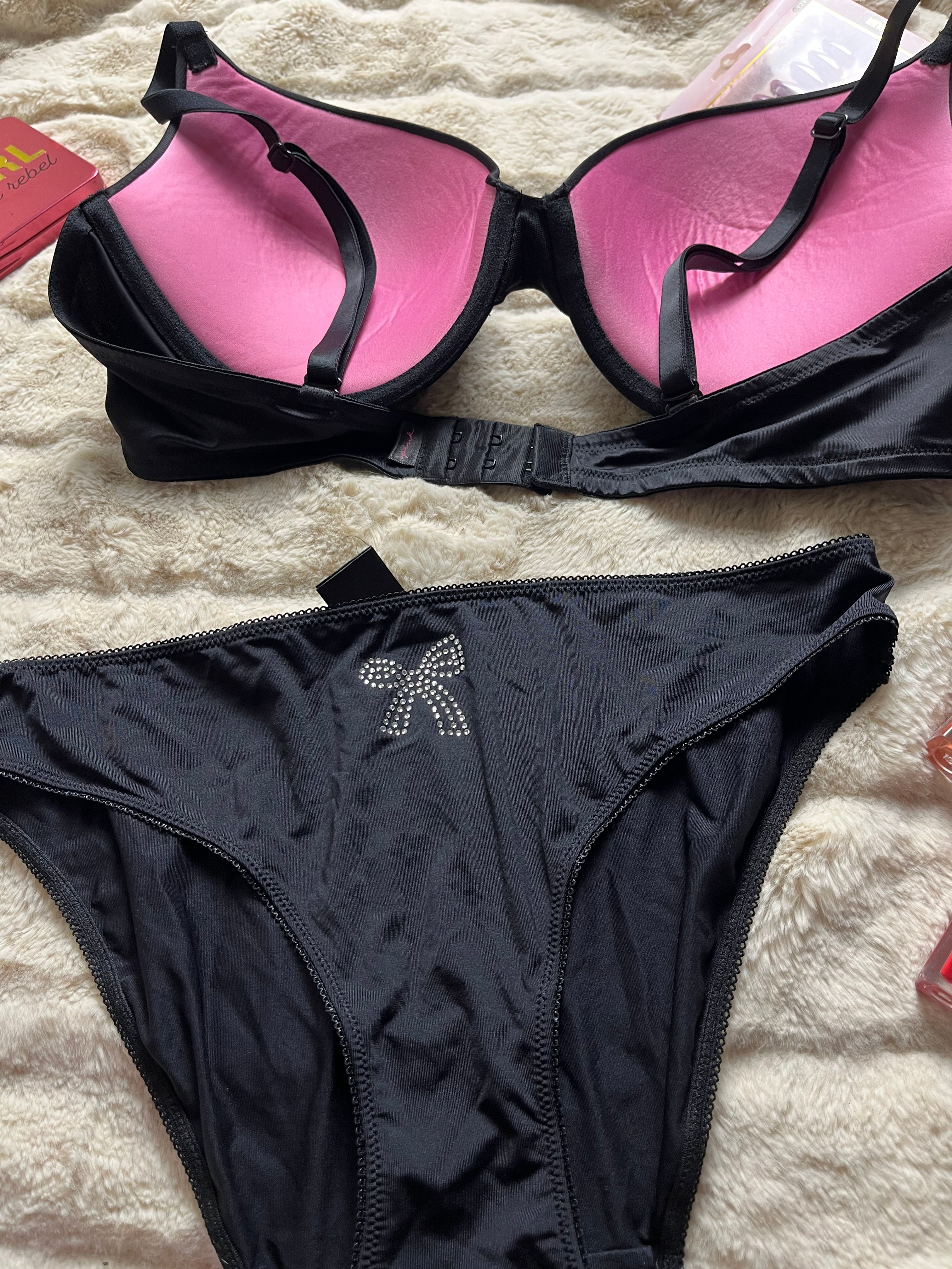 Victoria secret Medium padded pair