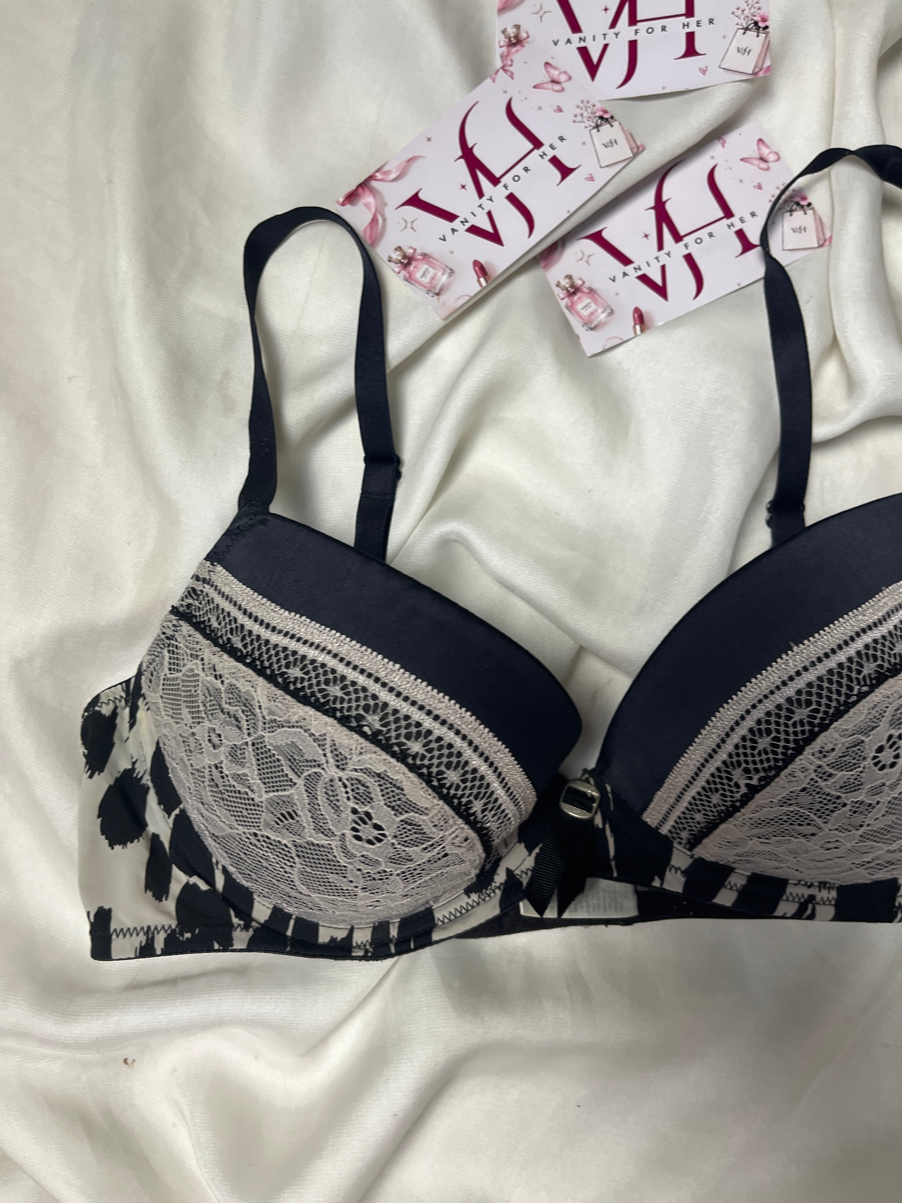 Triumph tshirt bra size : 34B