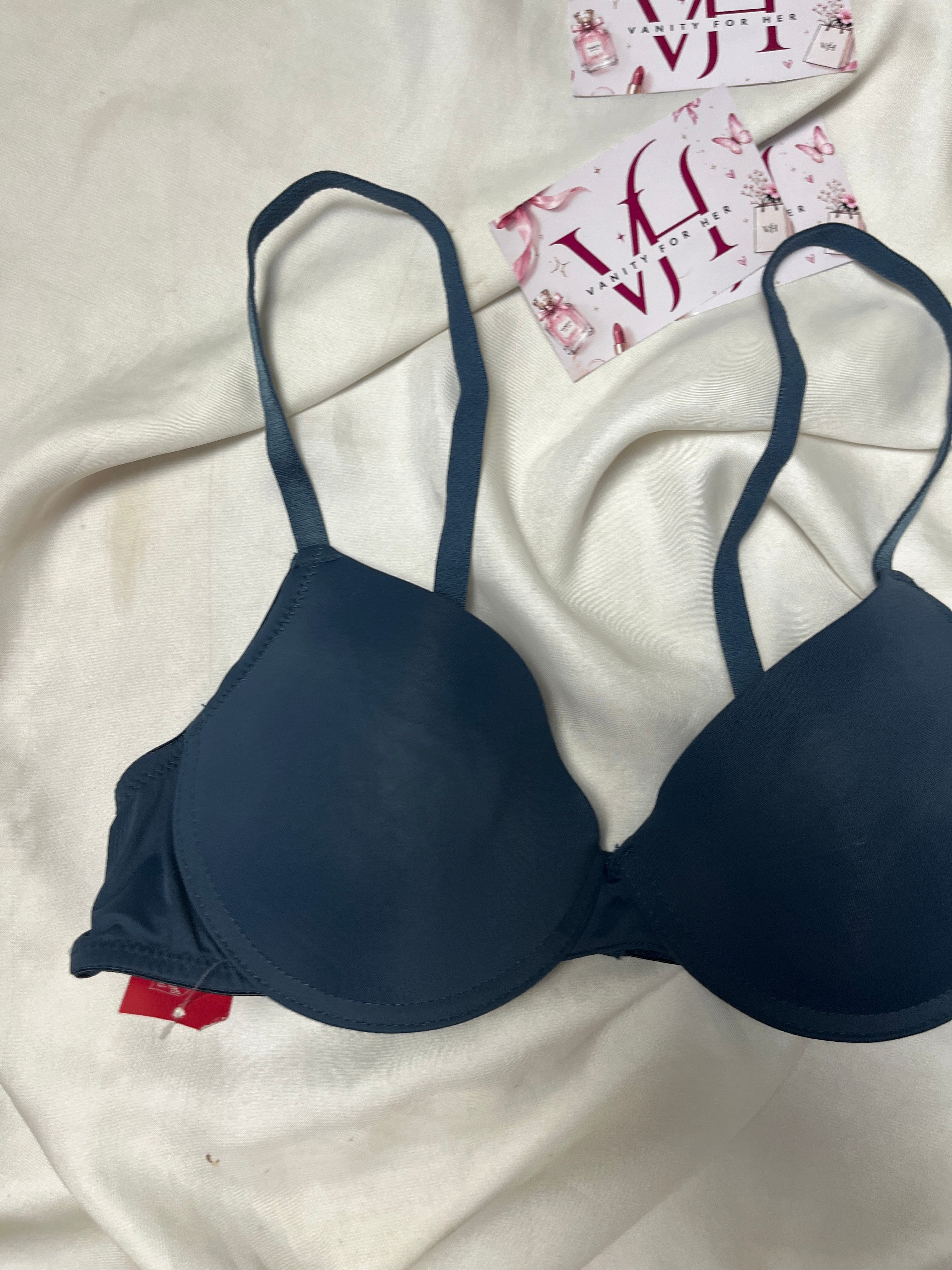 Tagged 36B Aqua color bra