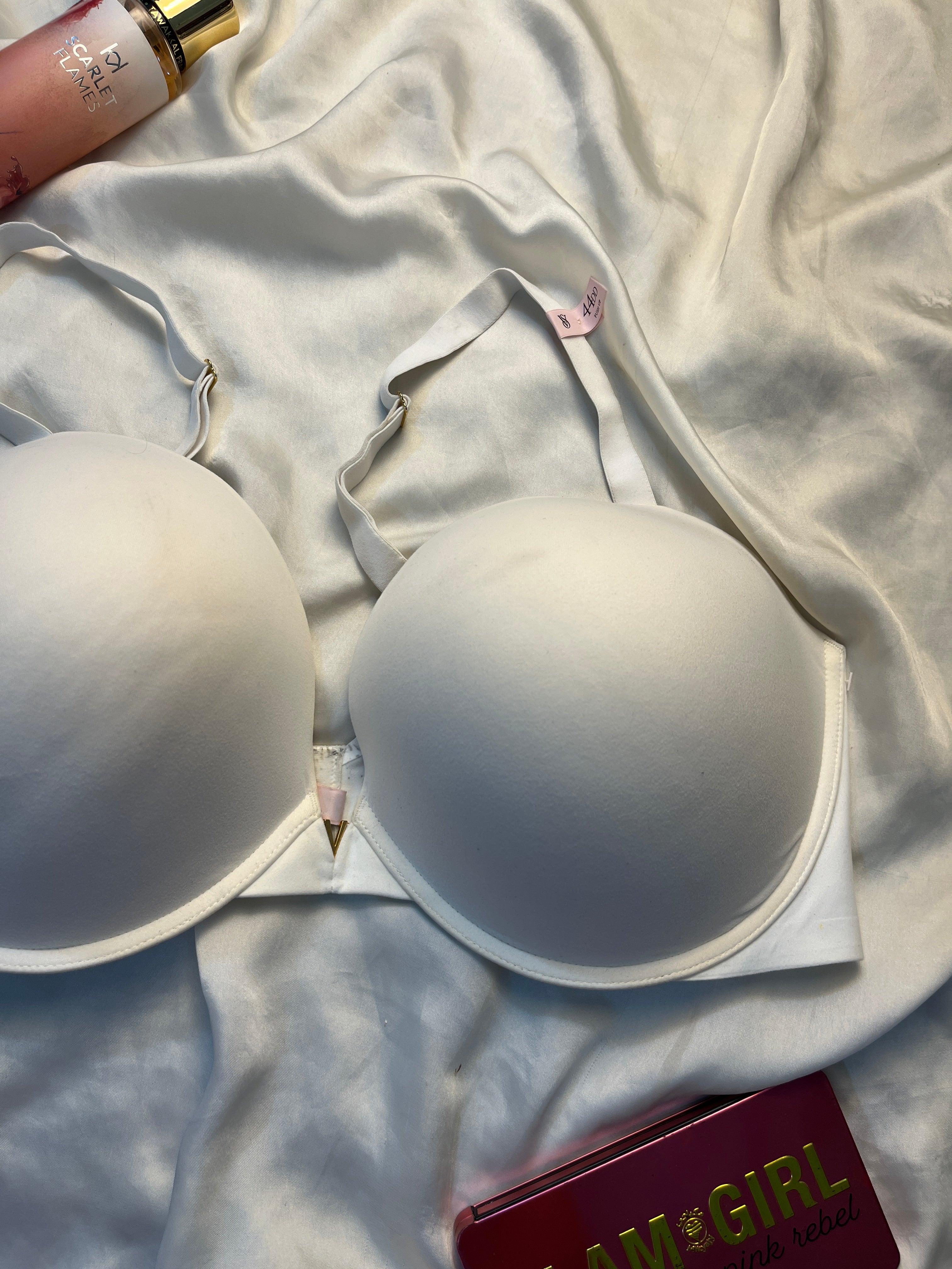 Tagged Victoria secret Pushup bra size : 44DD