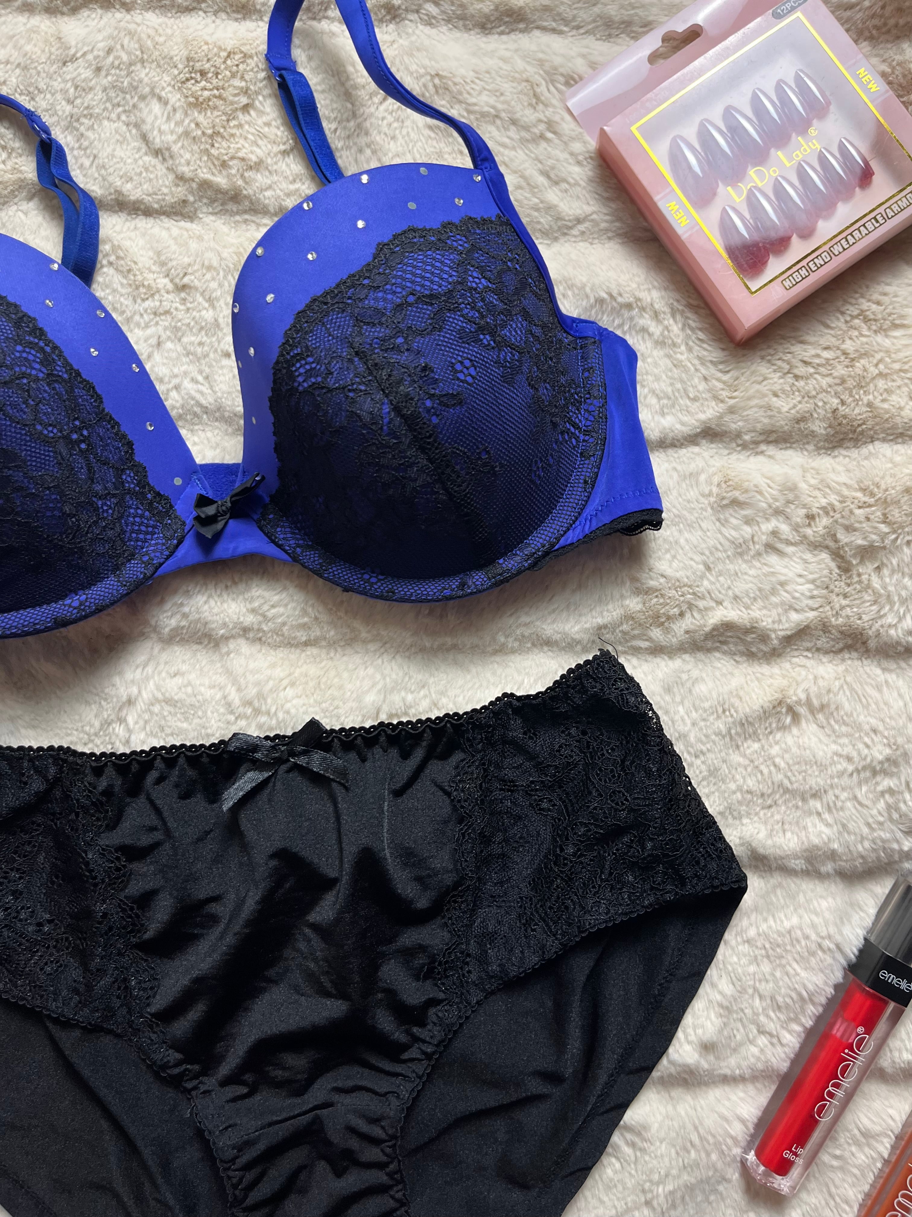 Lasenza tshirt fancy bra with net panty size : 32D