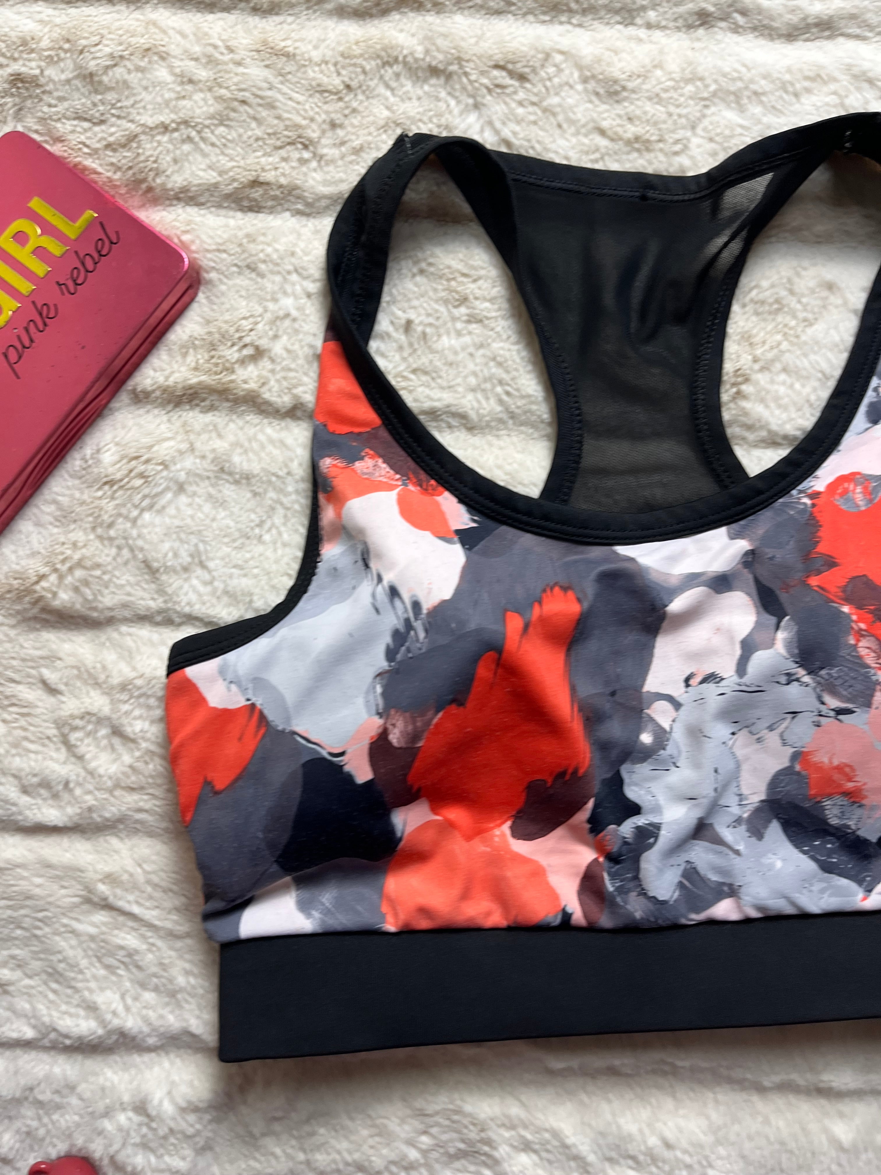 Nike Removeable pads Medium sports bra