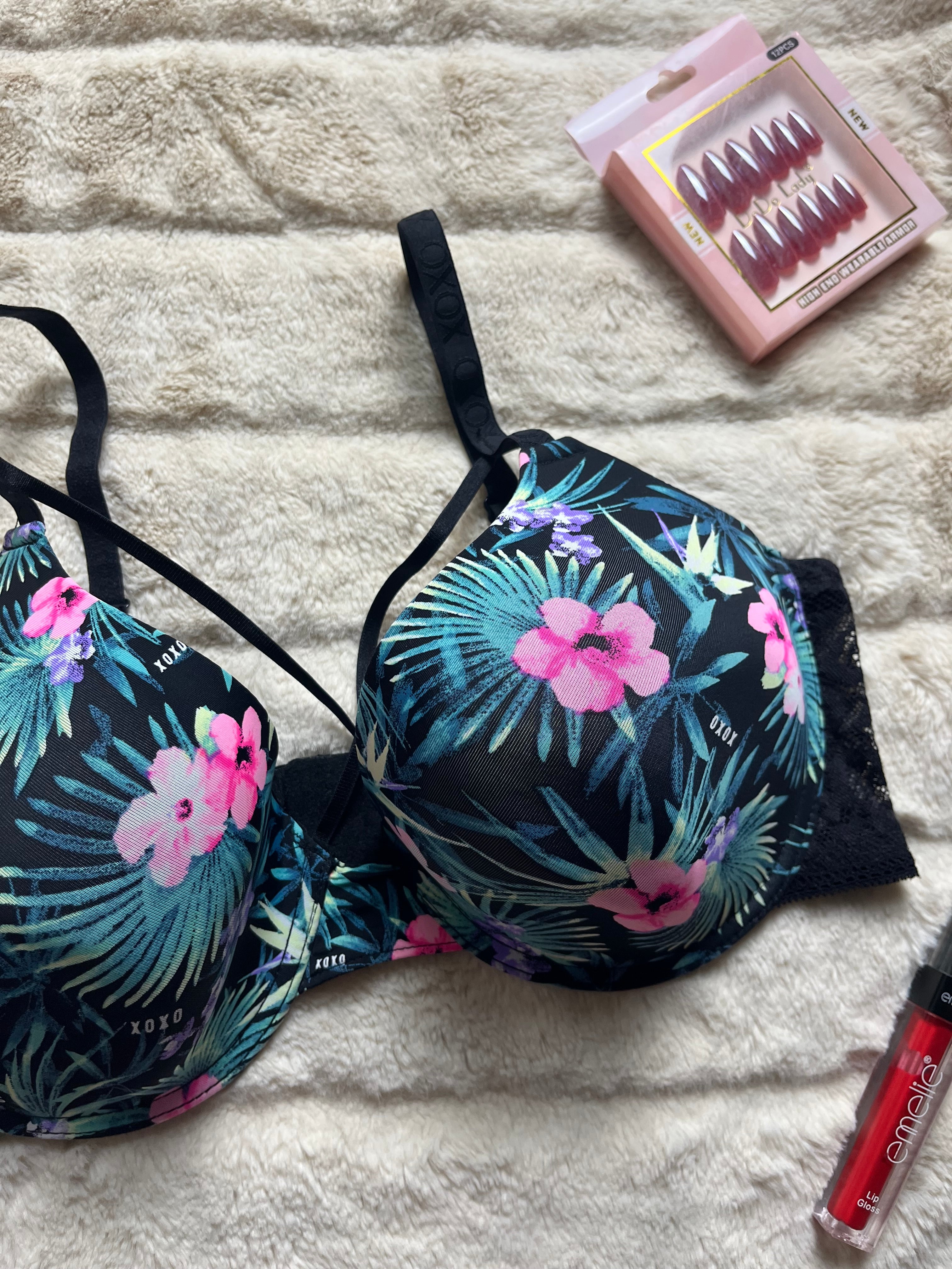 XOXO tshirt 36D bra