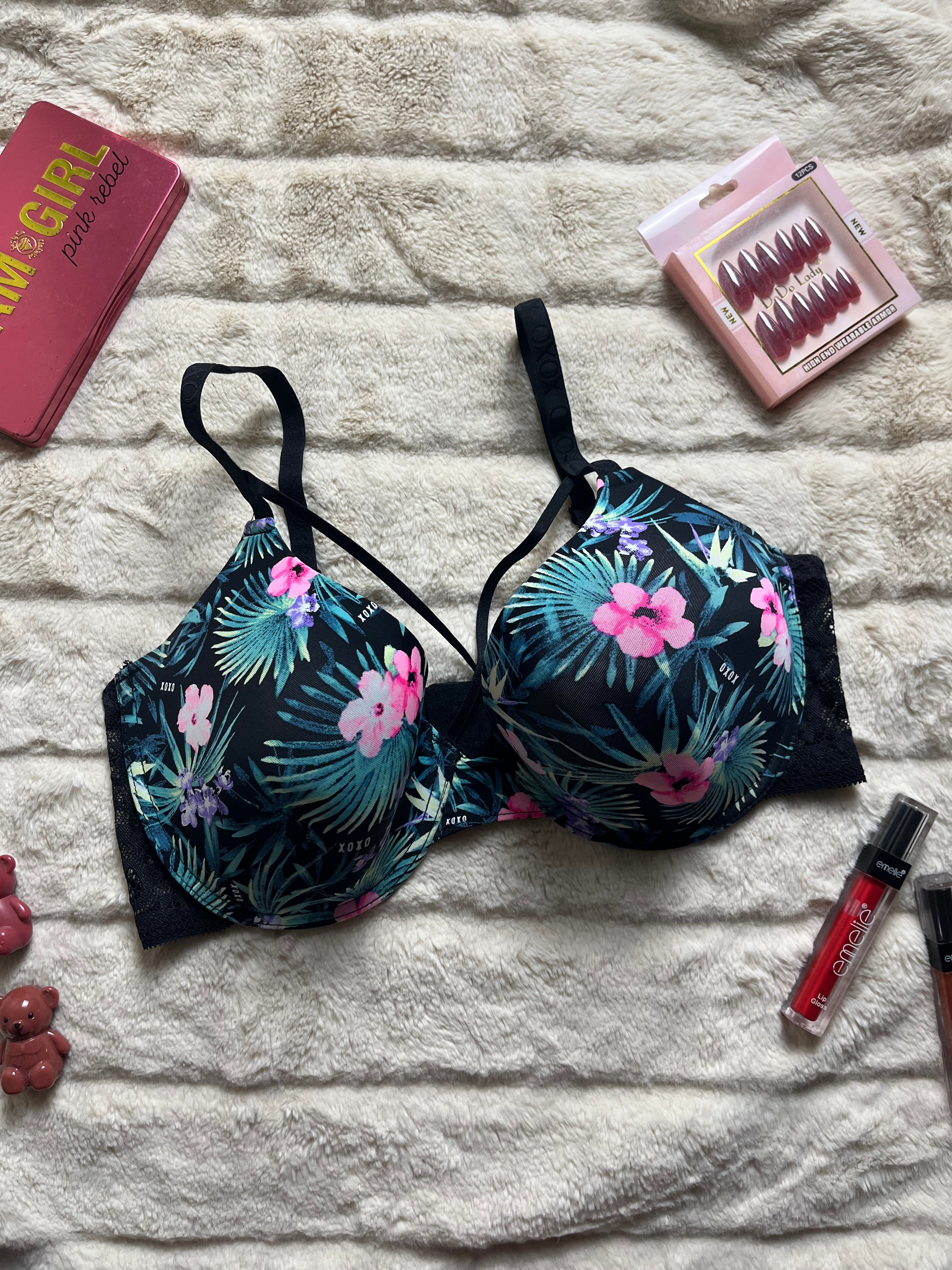 XOXO tshirt 36D bra