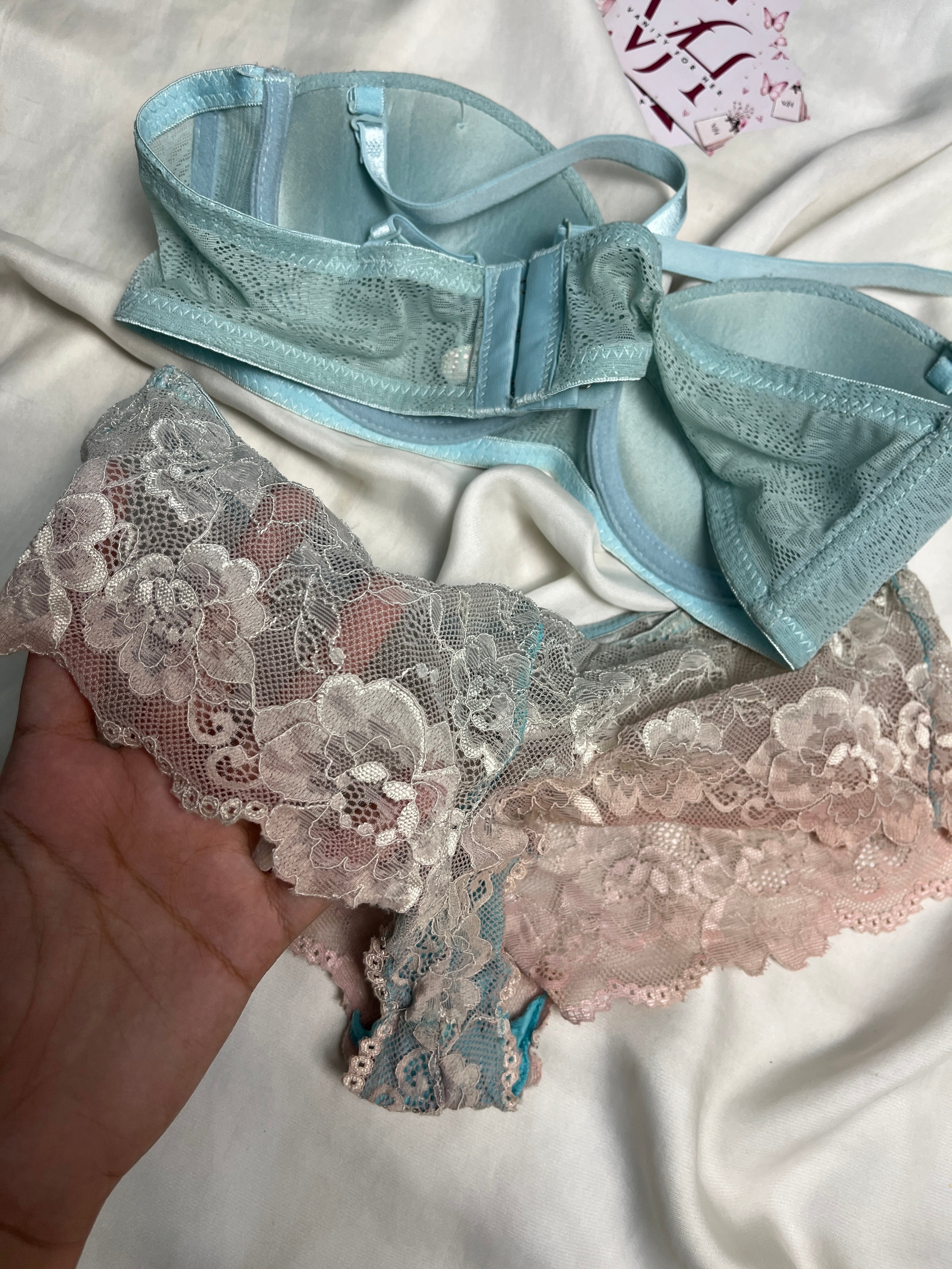 Cute floral pair size : 34B with medium panty