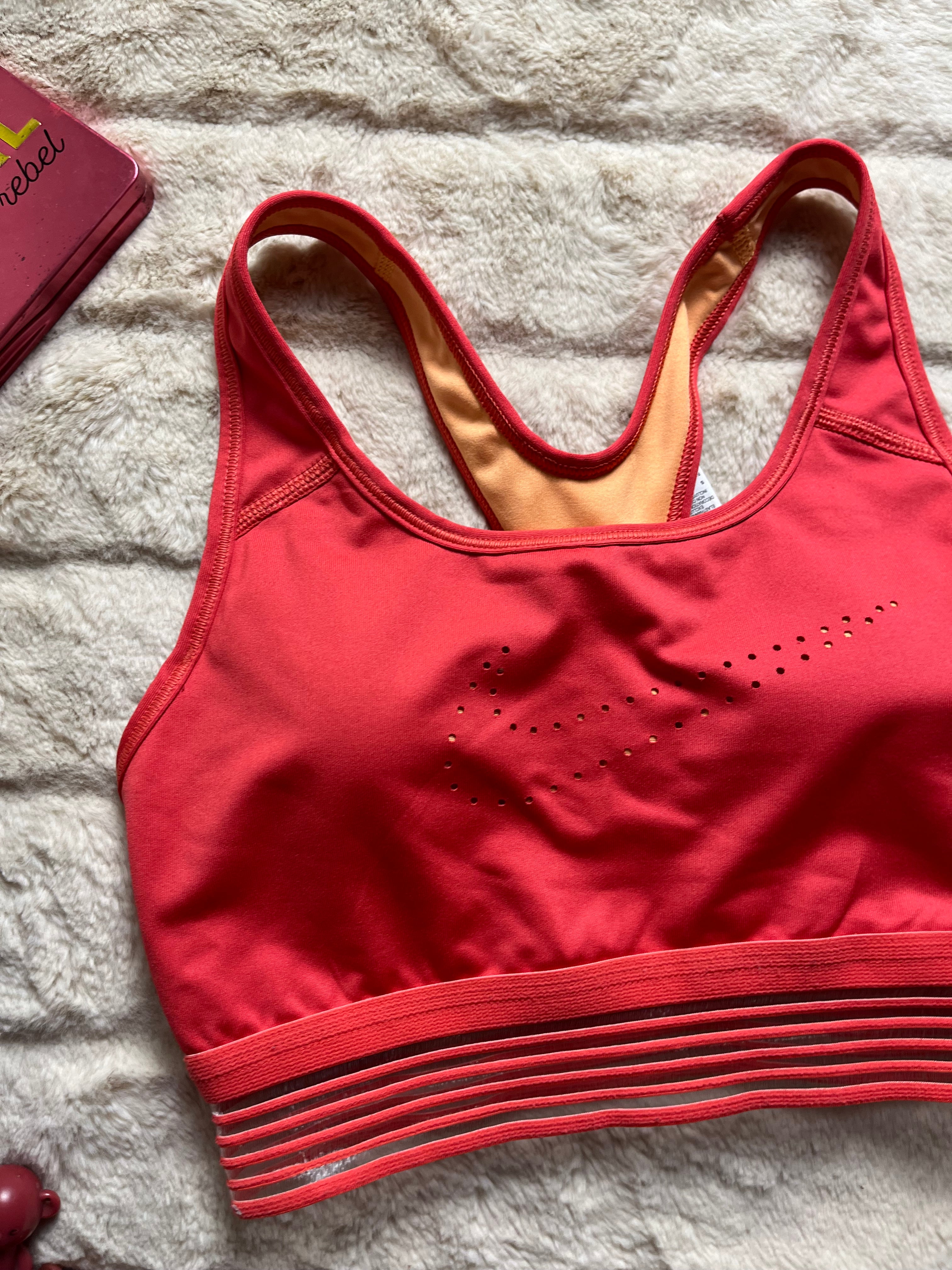 Nike removable pads medium sports bra