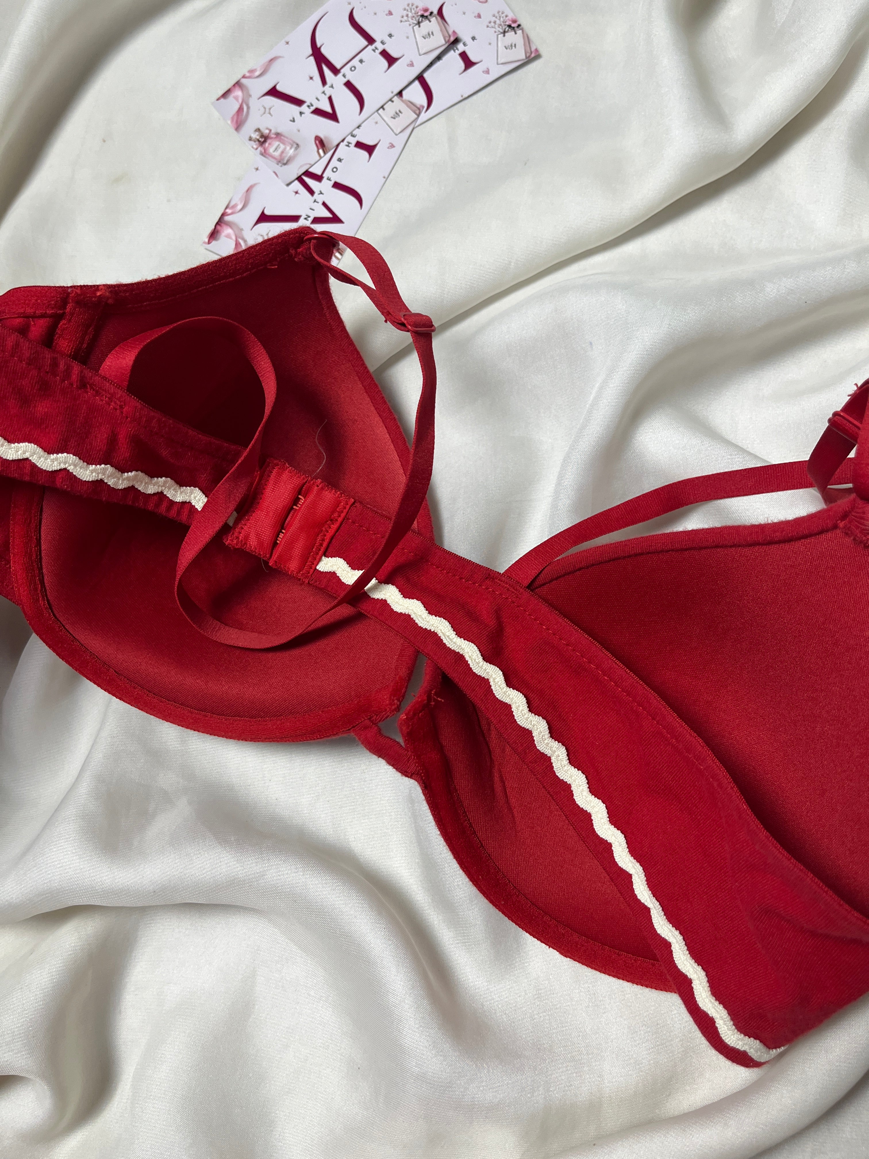 Womens secret tshirt 38B bra