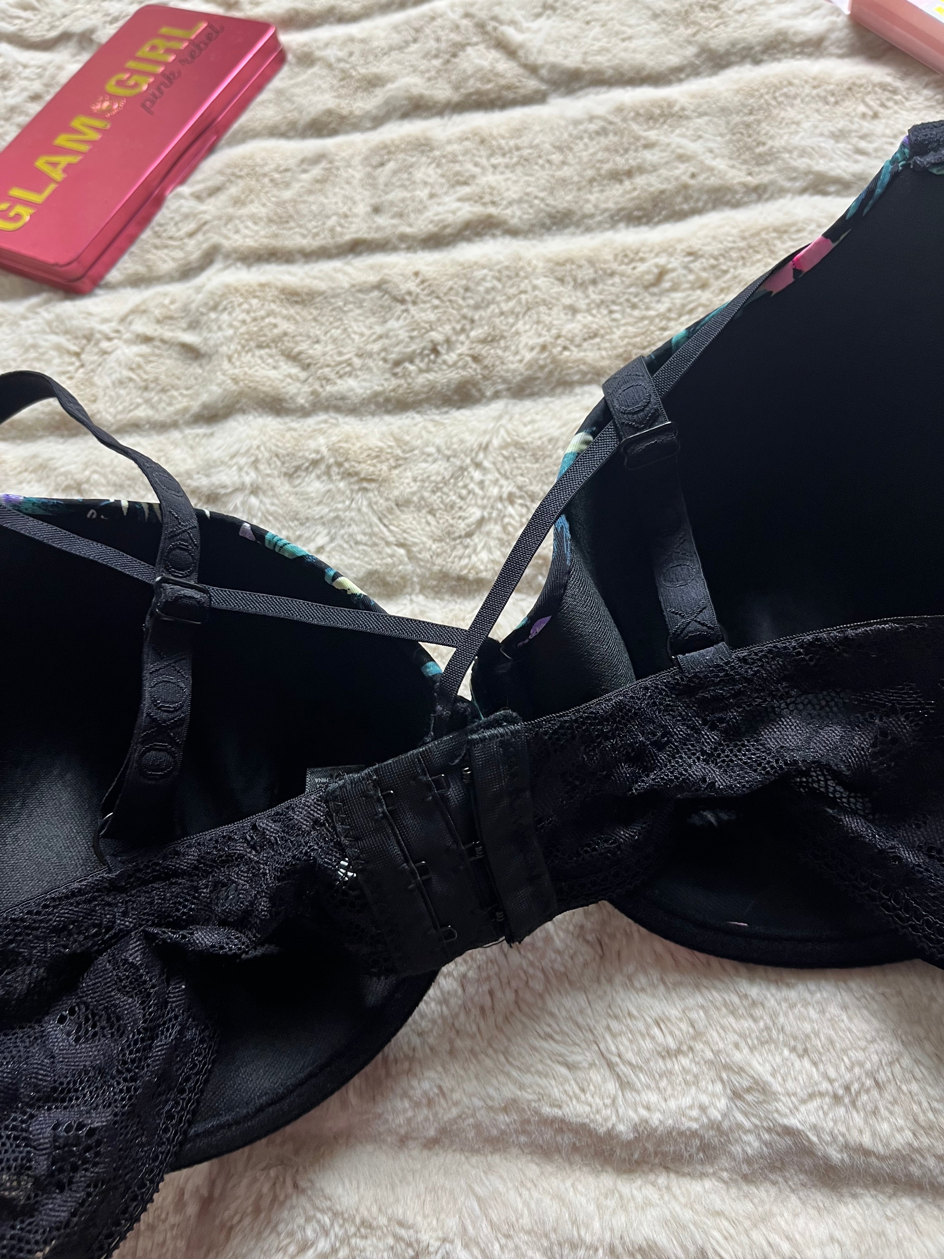 XOXO tshirt 36D bra