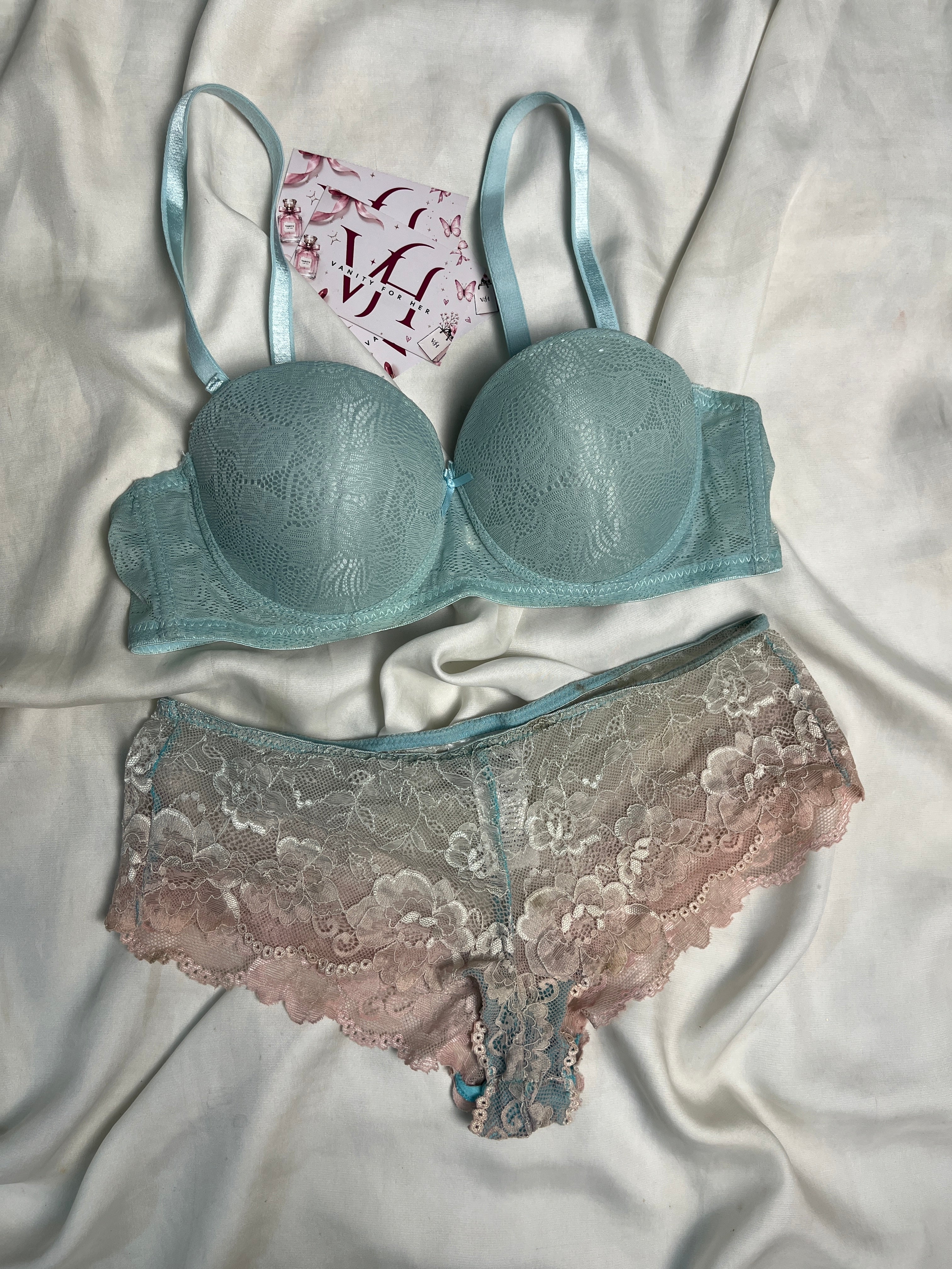 Cute floral pair size : 34B with medium panty