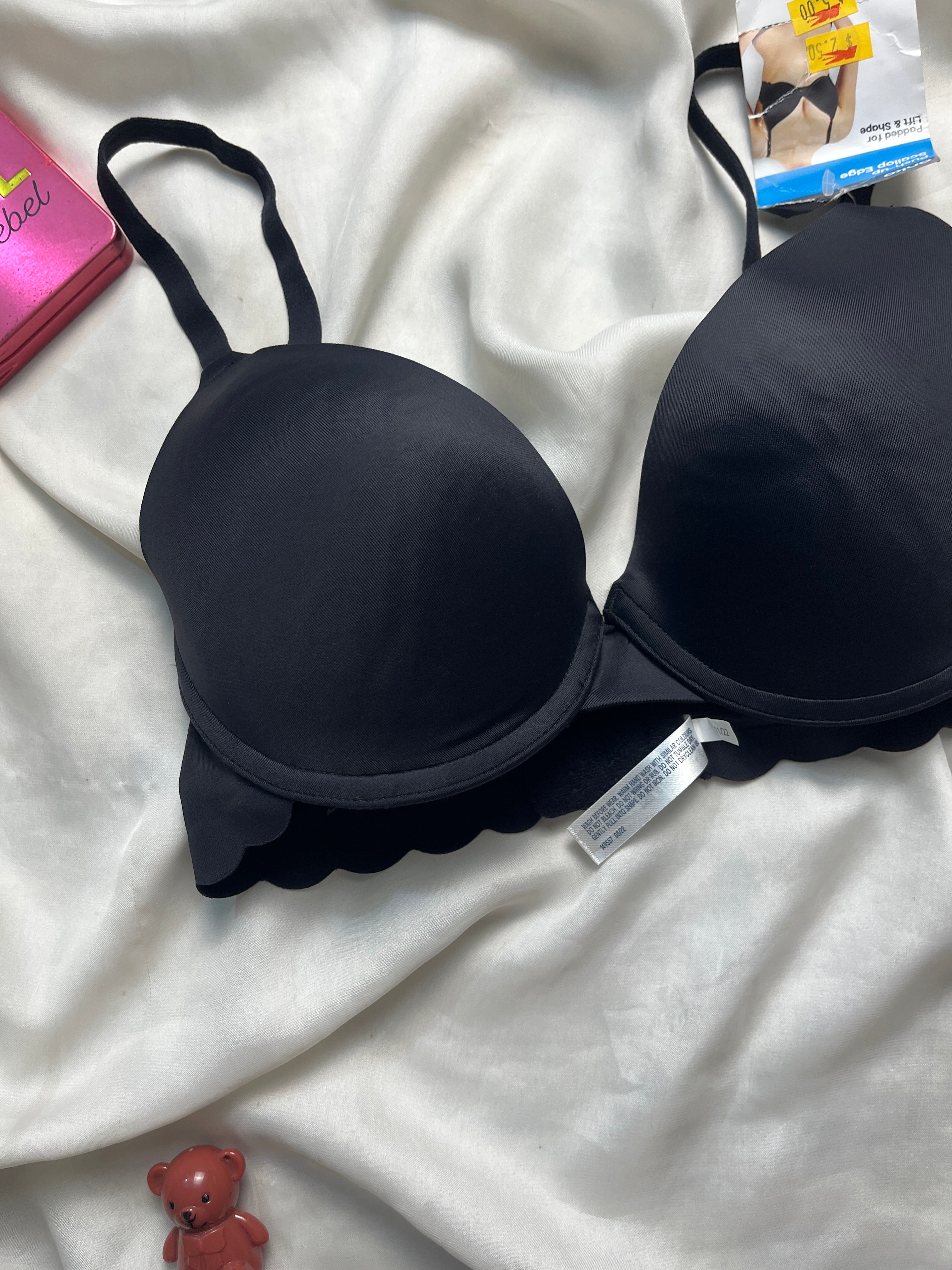 Tagged single padded Silk 32D/34C bra