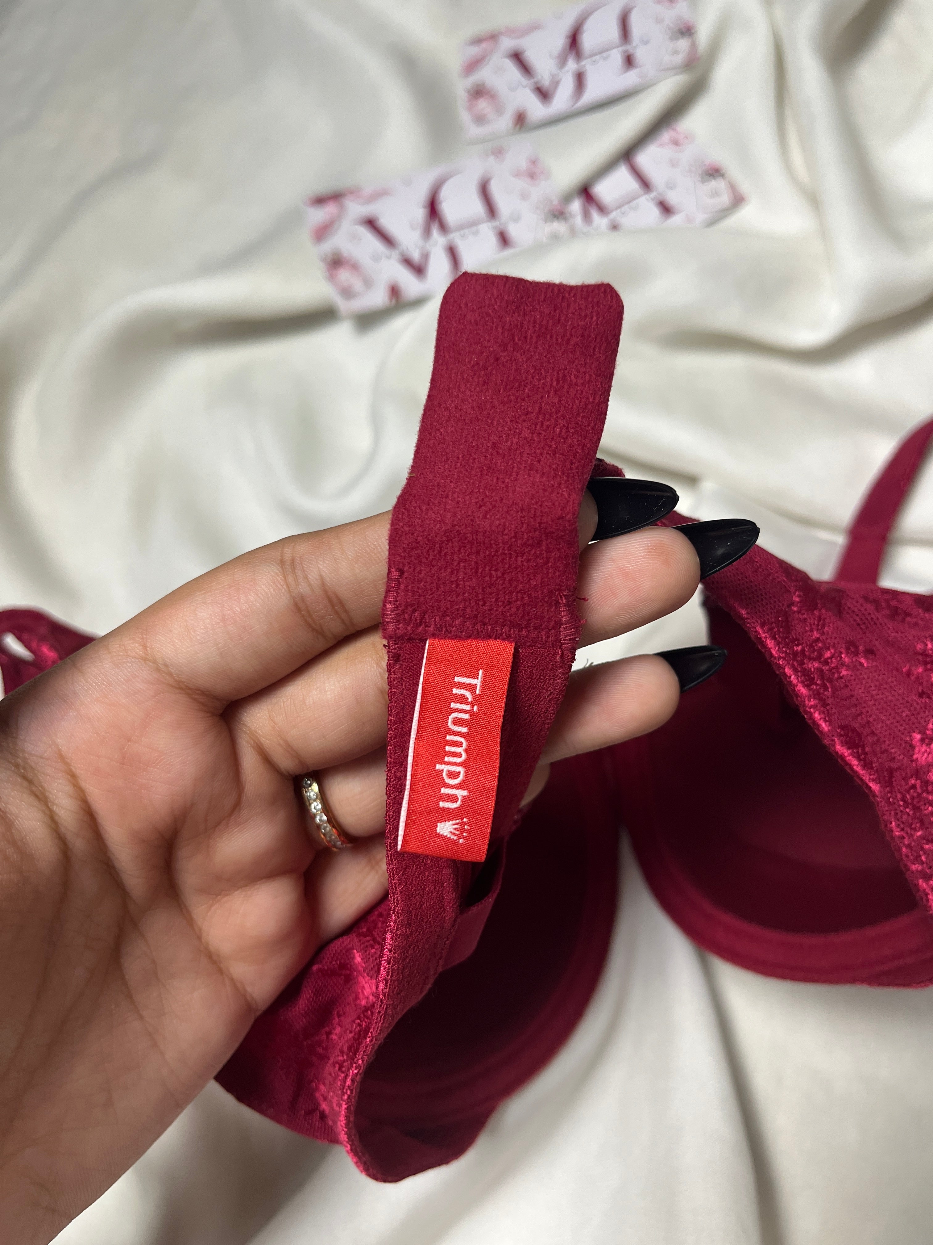 Triumph tshirt bra size : 34C