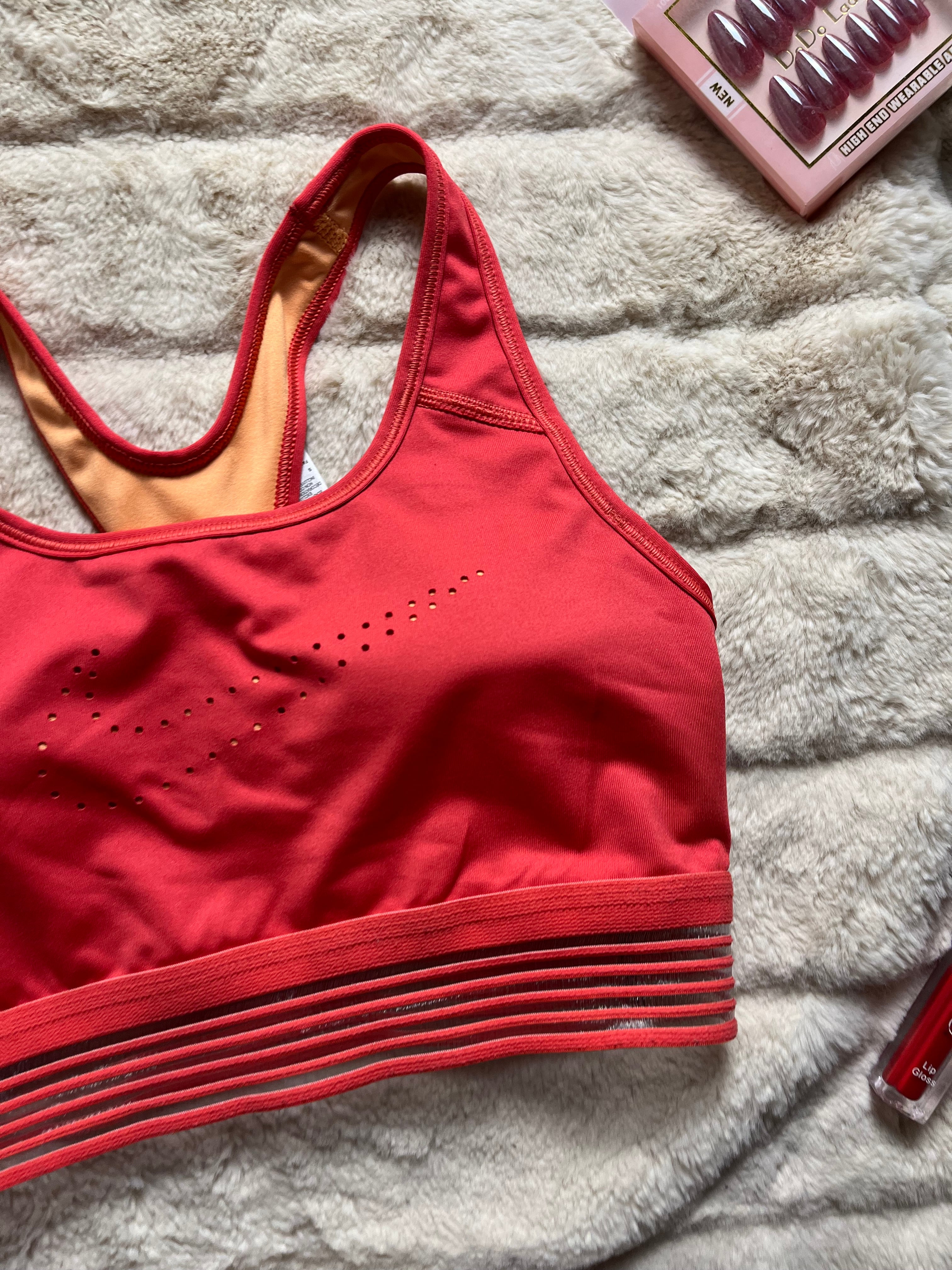 Nike removable pads medium sports bra