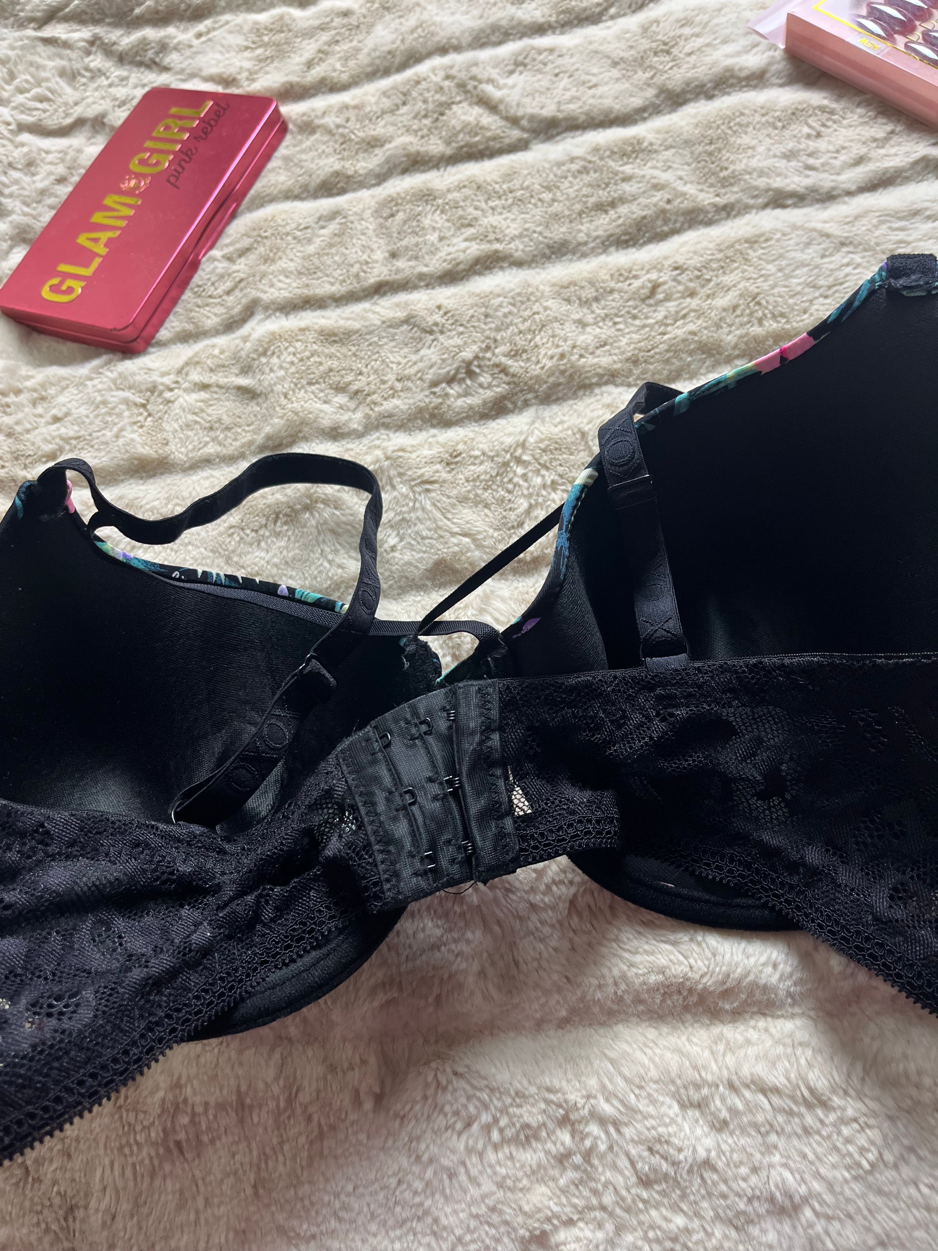 XOXO tshirt 36D bra