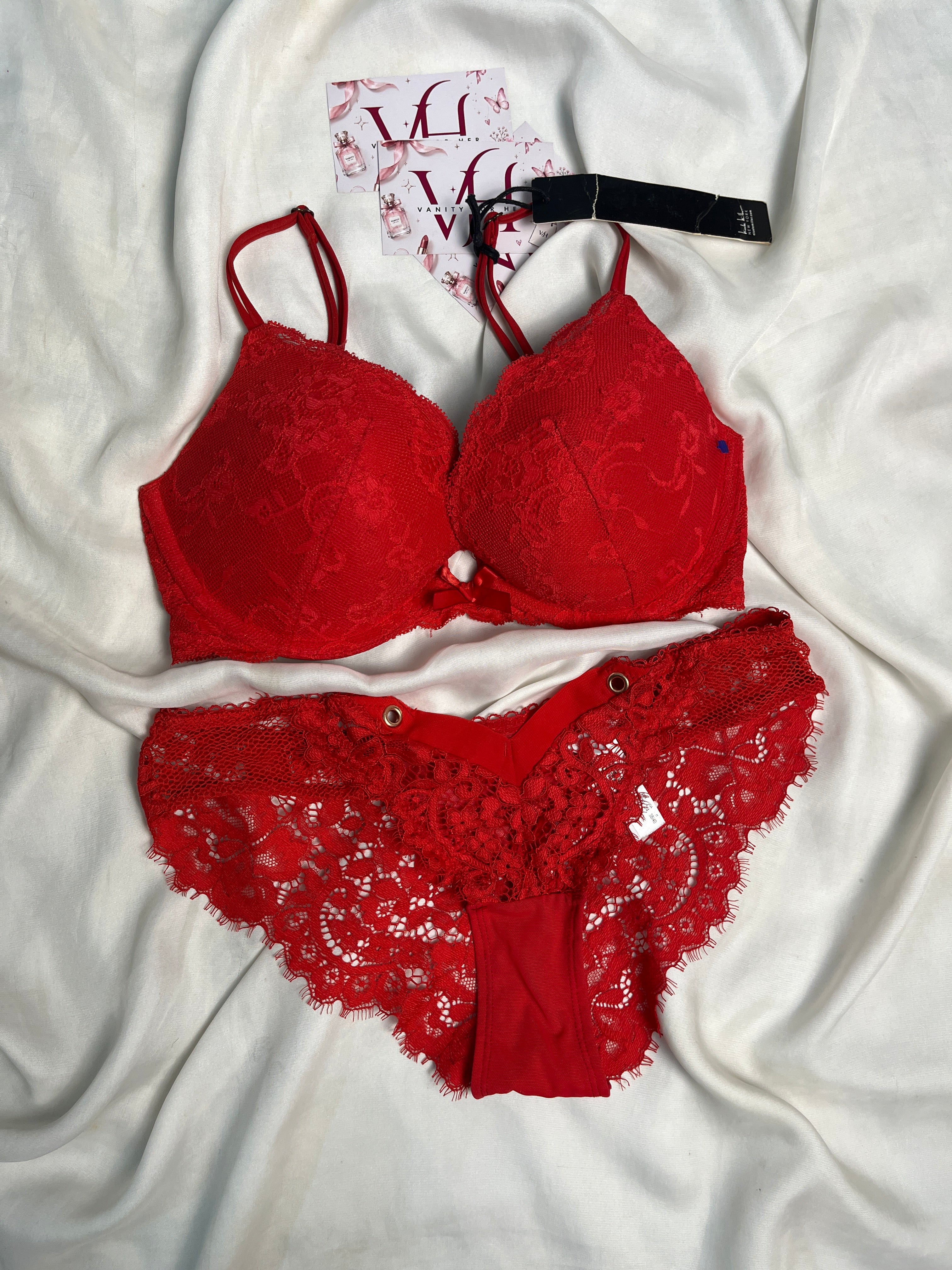 Pushup tagged bra size : 32D with small panty