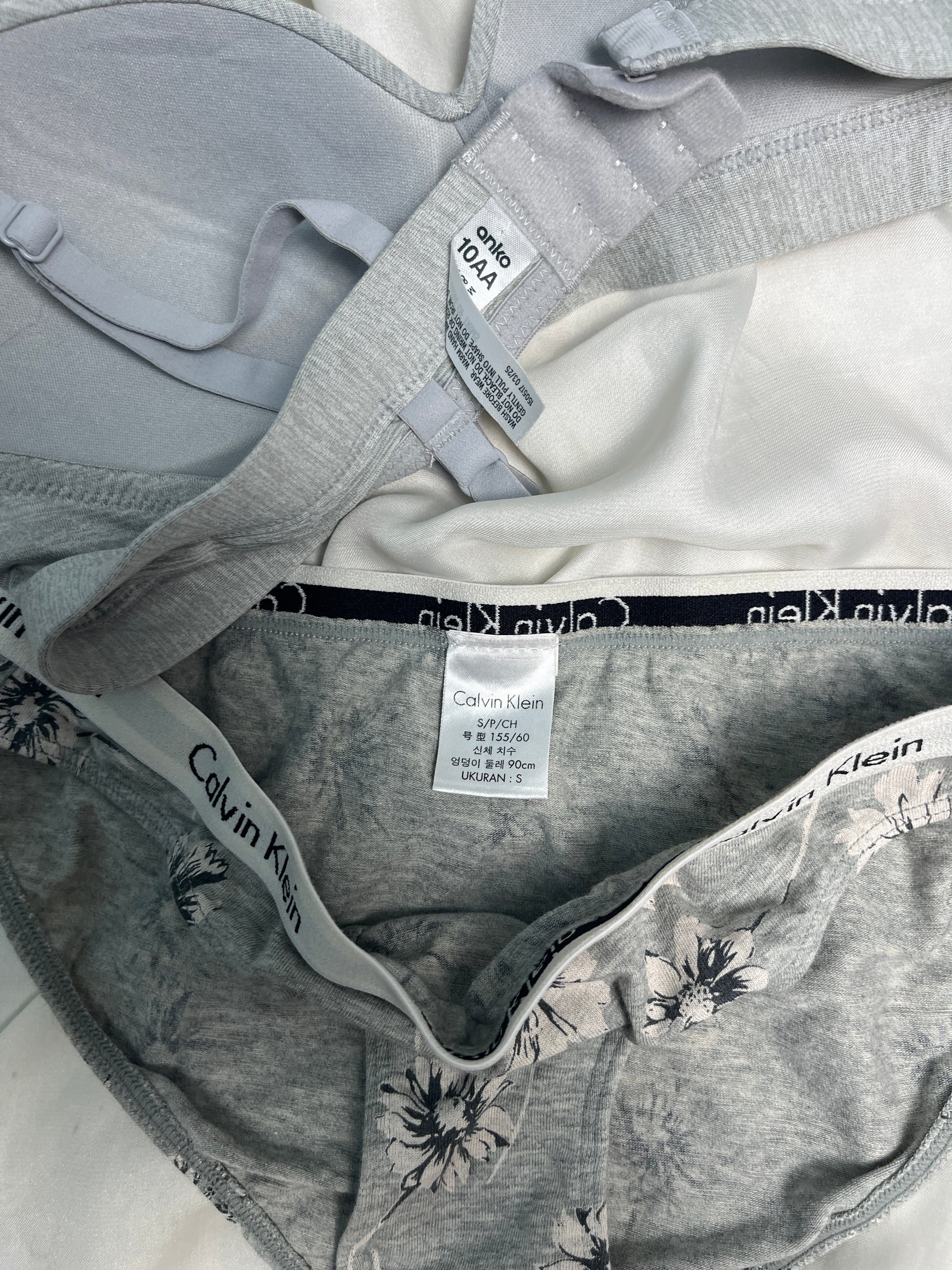 Anko wireless pair size : 32A/32B with small CK labelled panty