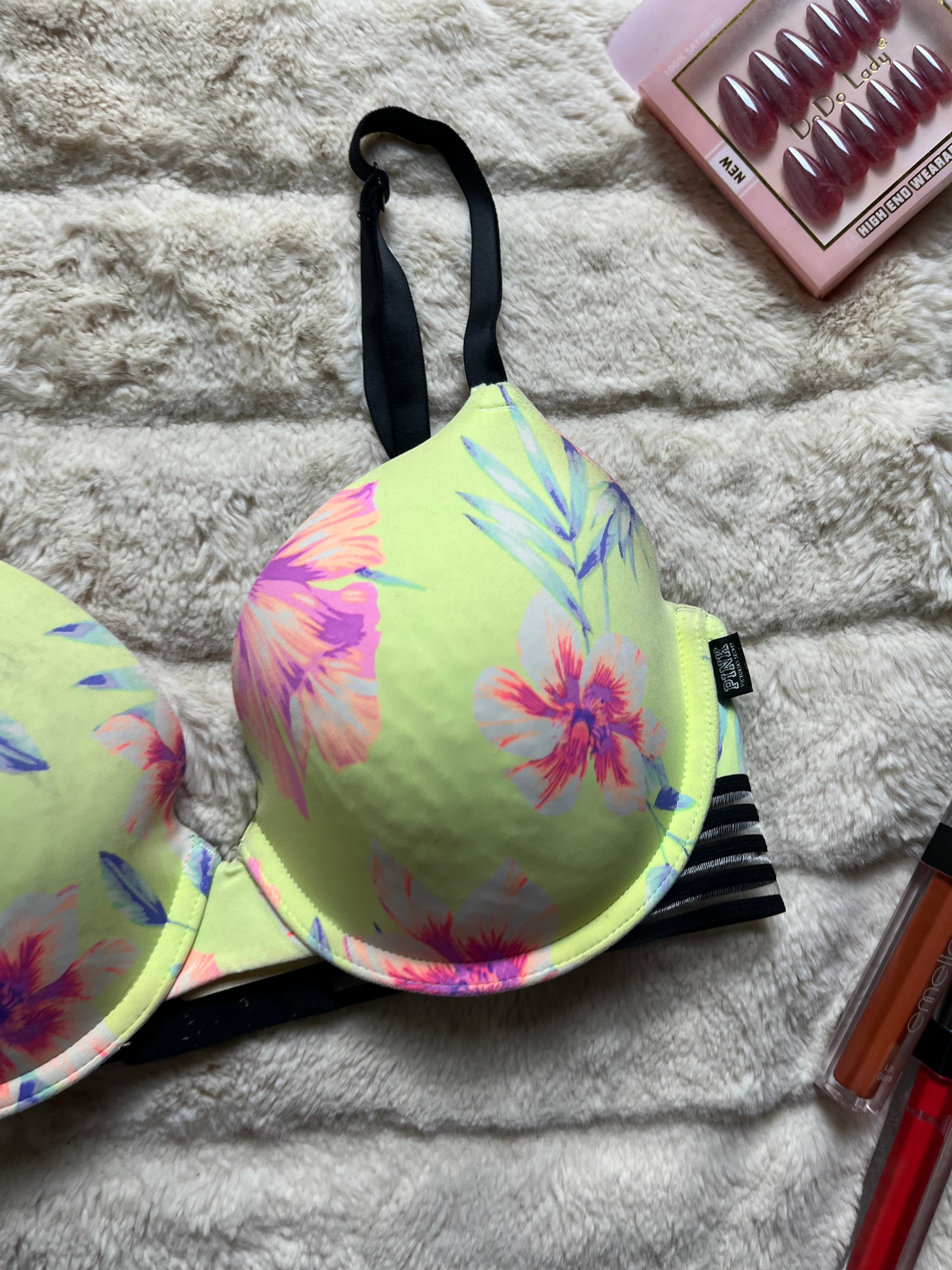 Victoria secret 32E Tshirt bra