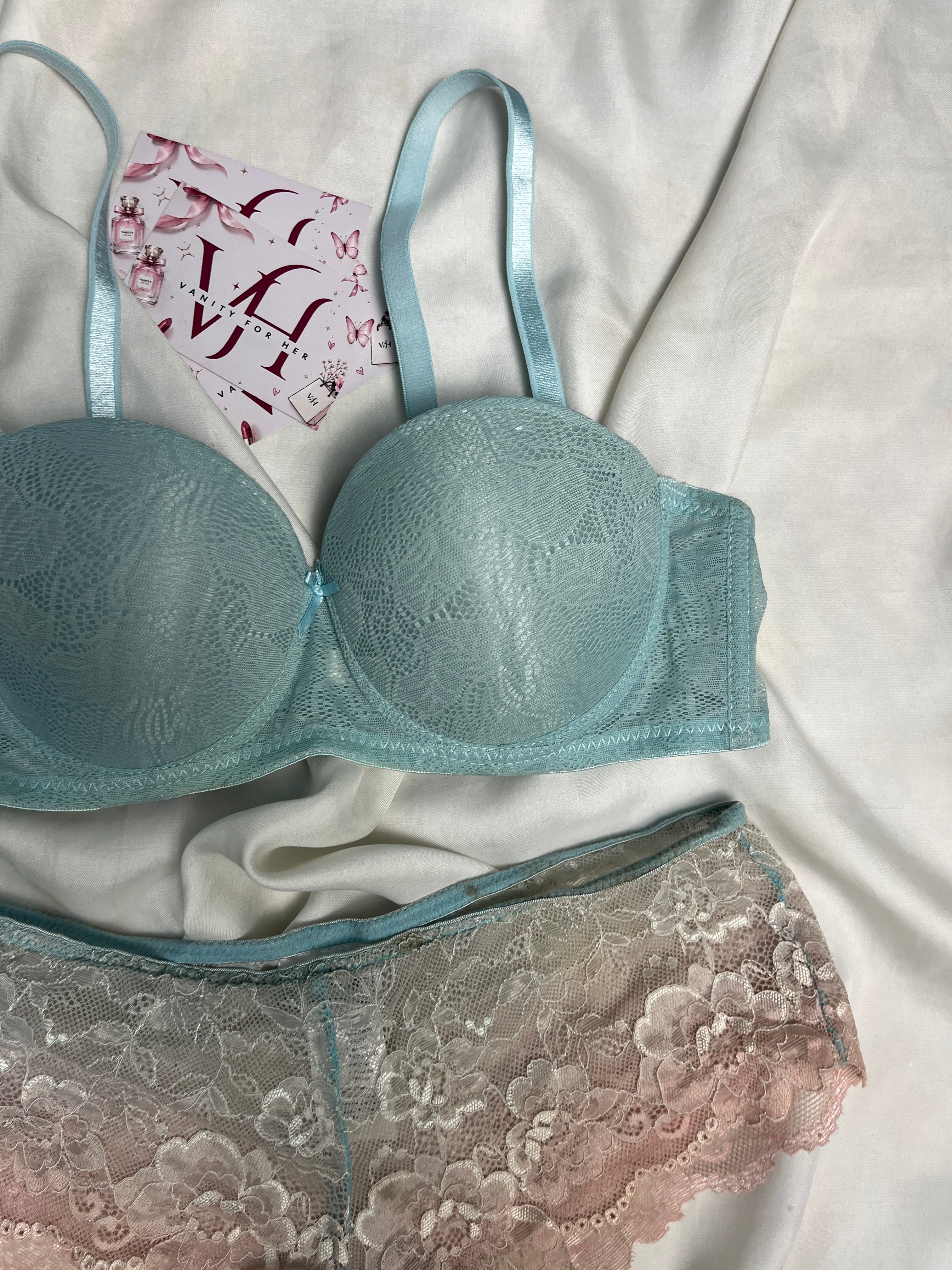 Cute floral pair size : 34B with medium panty