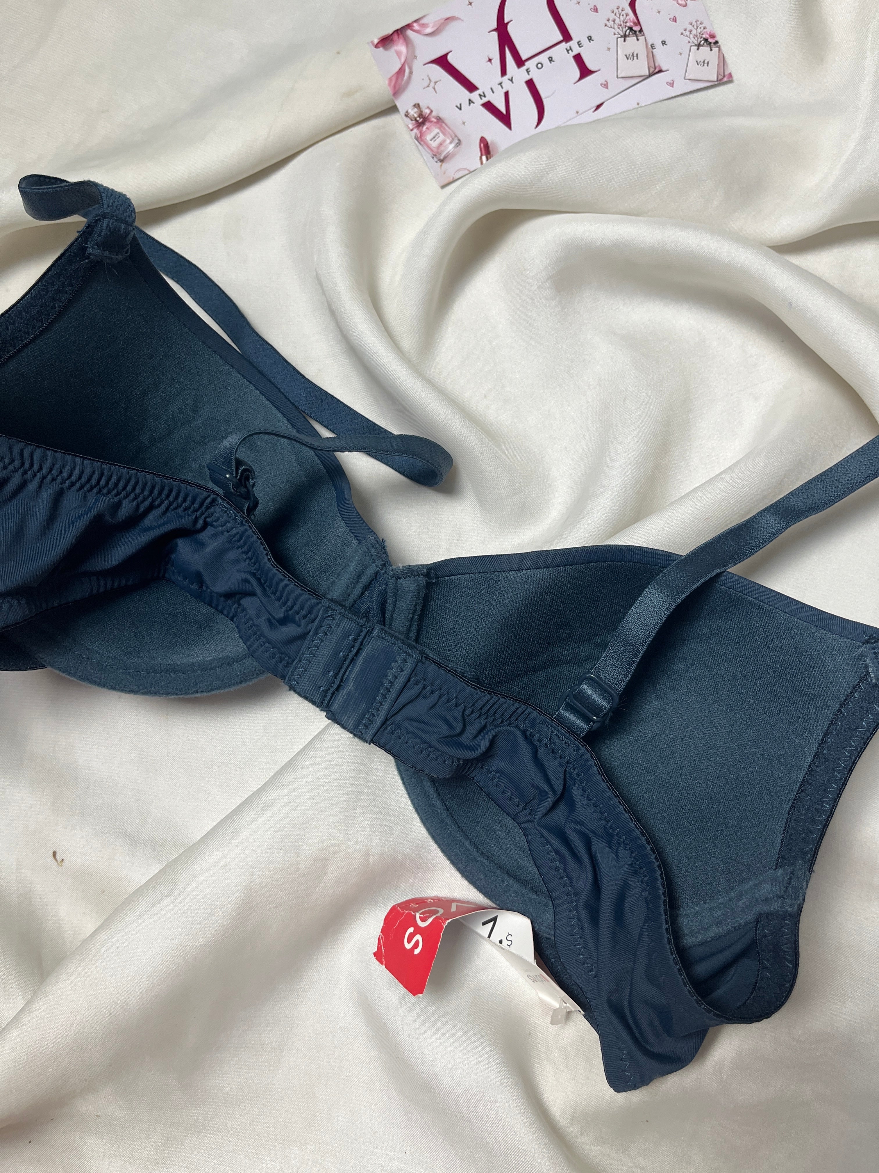 Tagged 36B Aqua color bra