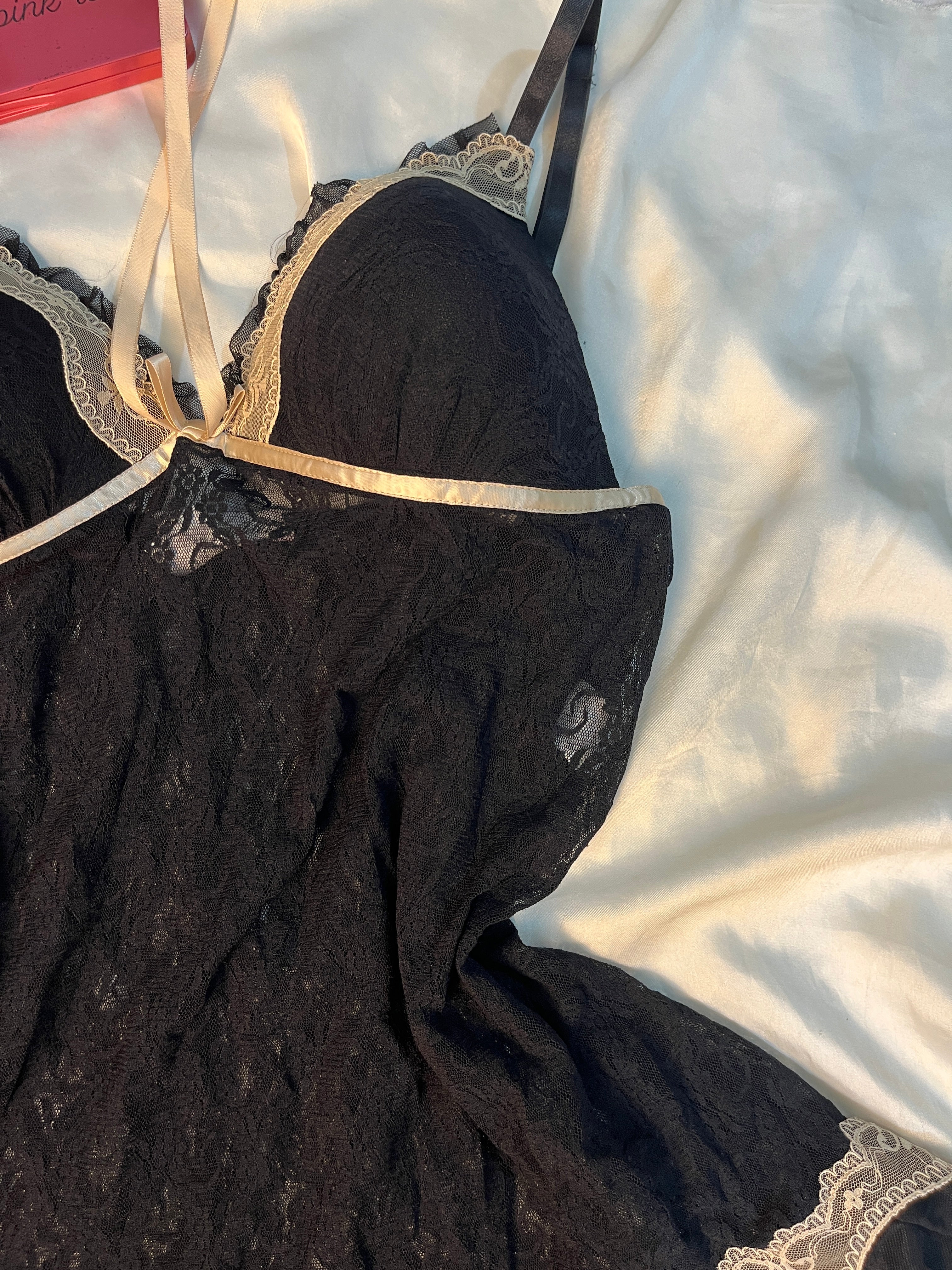 Cinea Donentella Wireless see through lingerie size : large